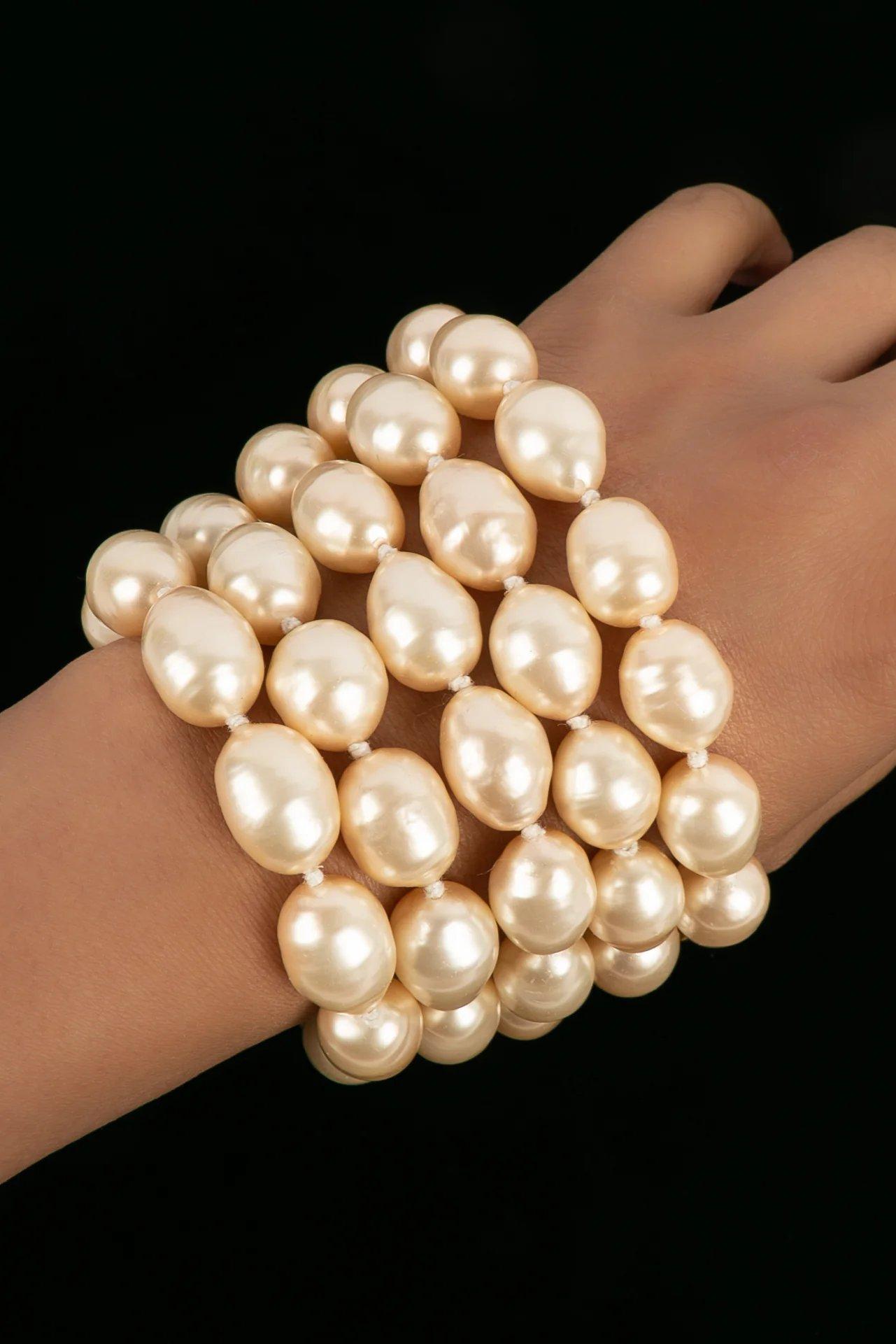 Bracelet de perles Chanel en vente 1