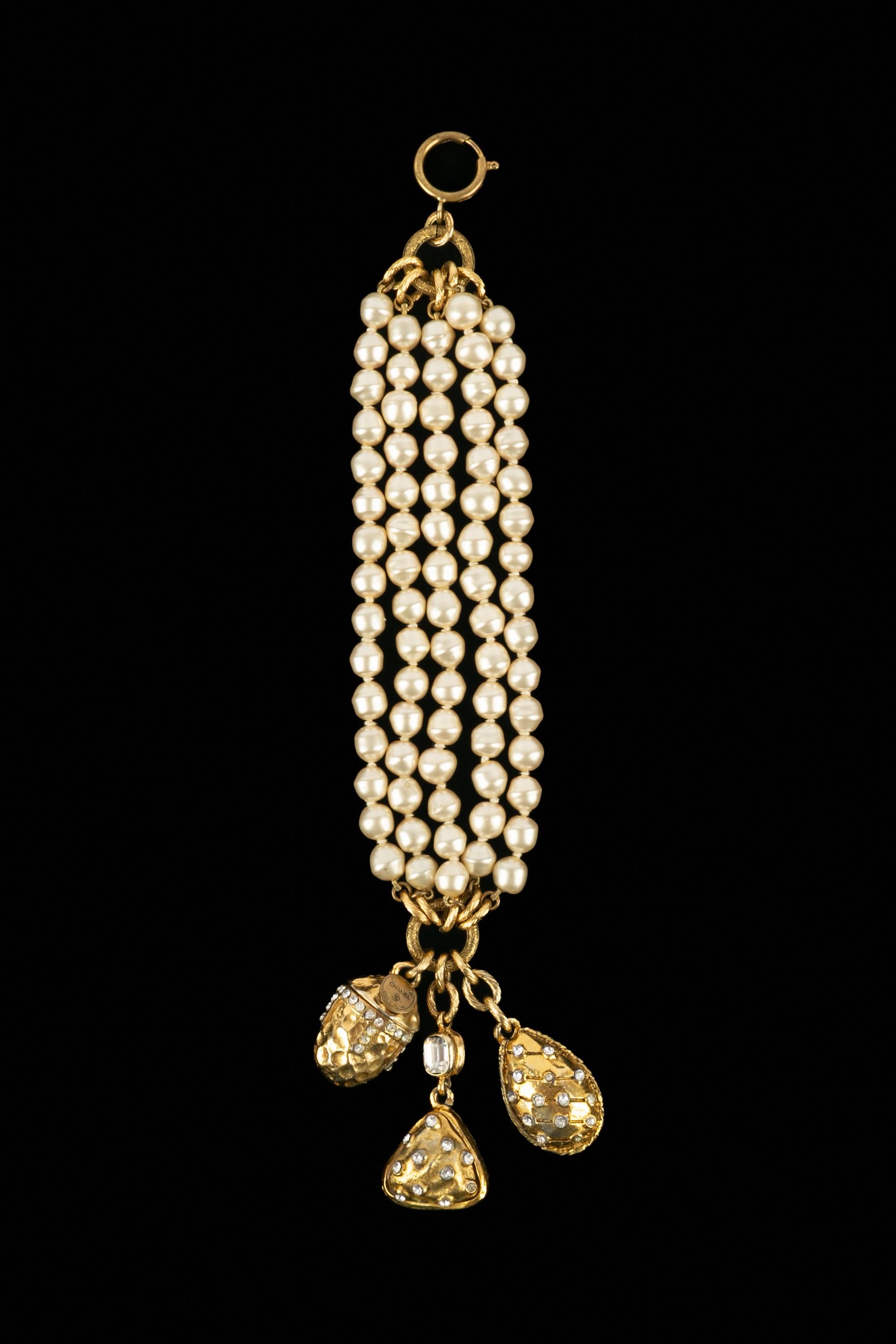 Bracelet perles de Chanel en vente 1