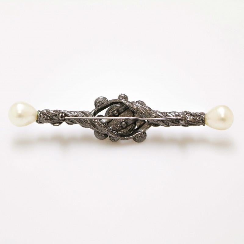 Chanel Pearl Brooch In Excellent Condition For Sale In Paris, FR