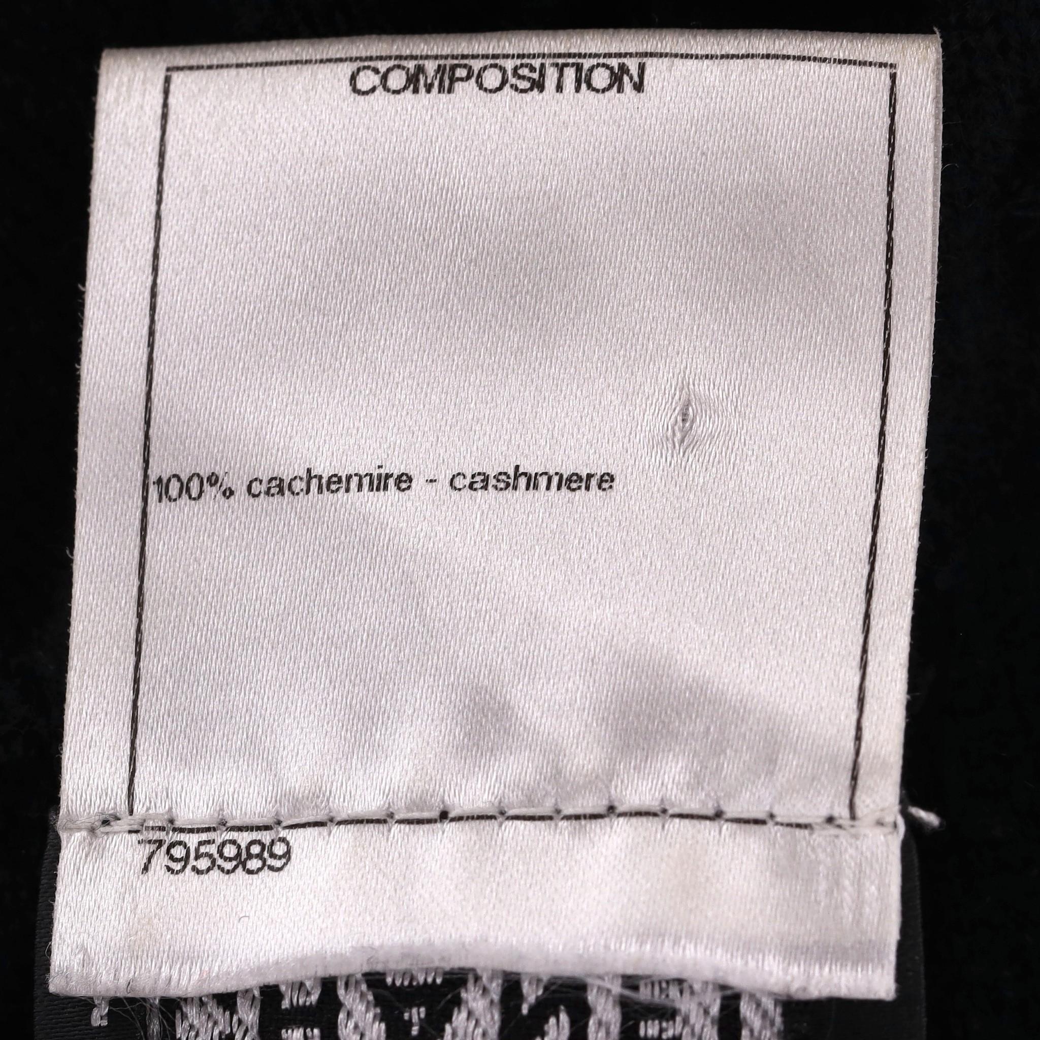 Robe Chanel en cachemire perlée et fleur de camélia en vente 3