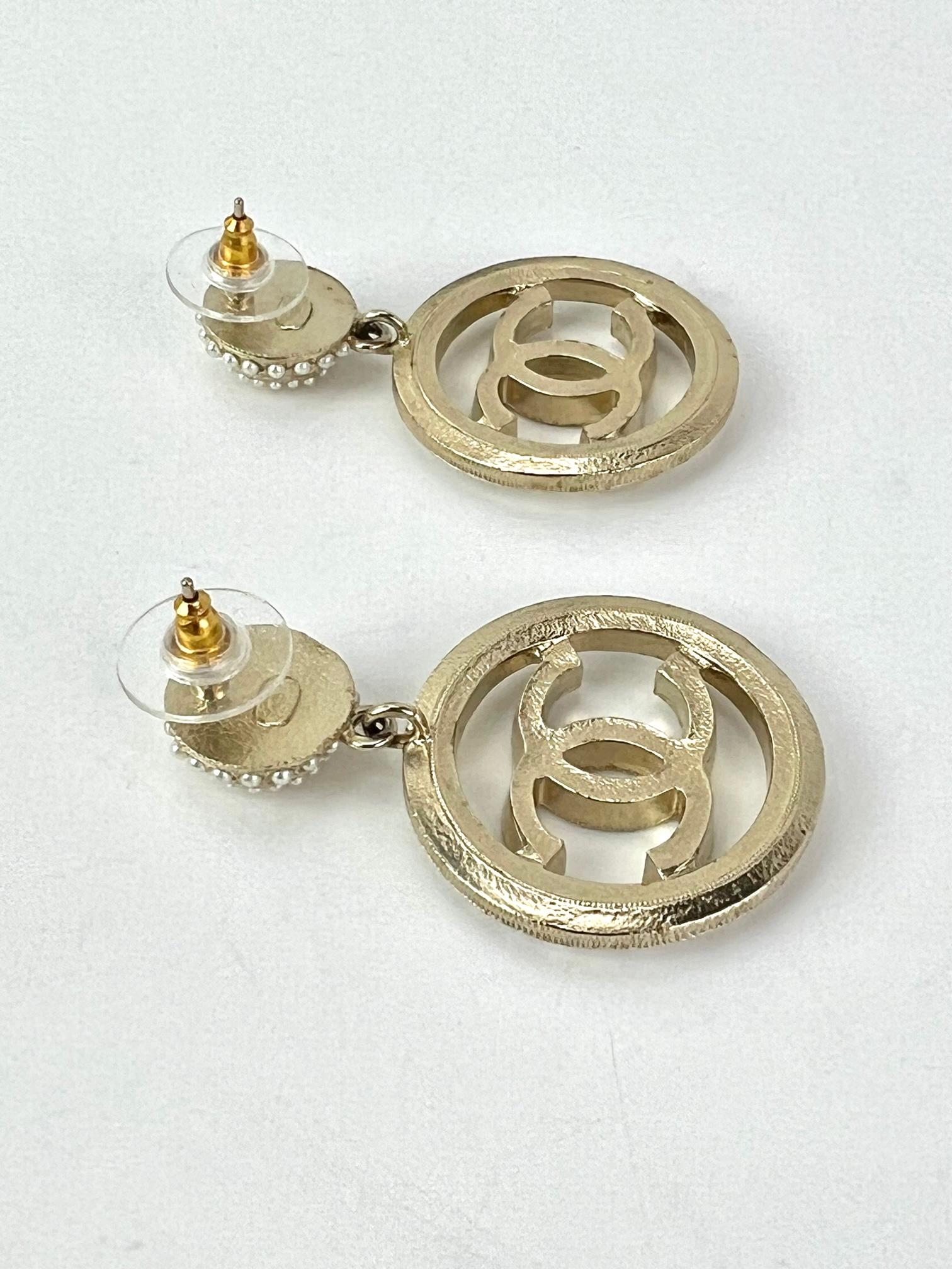 CHANEL Pearl CC Drop Earrings in Gold  5