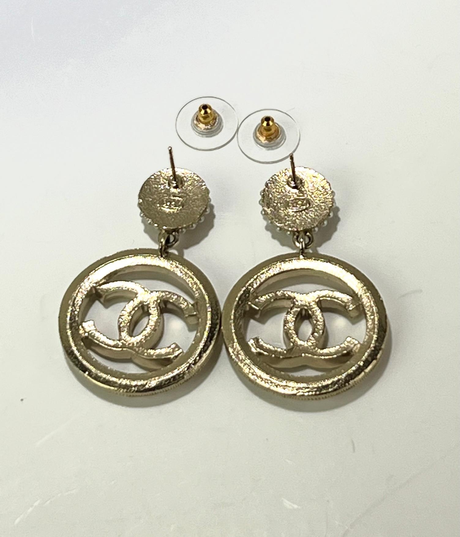 CHANEL Pearl CC Drop Earrings in Gold  7