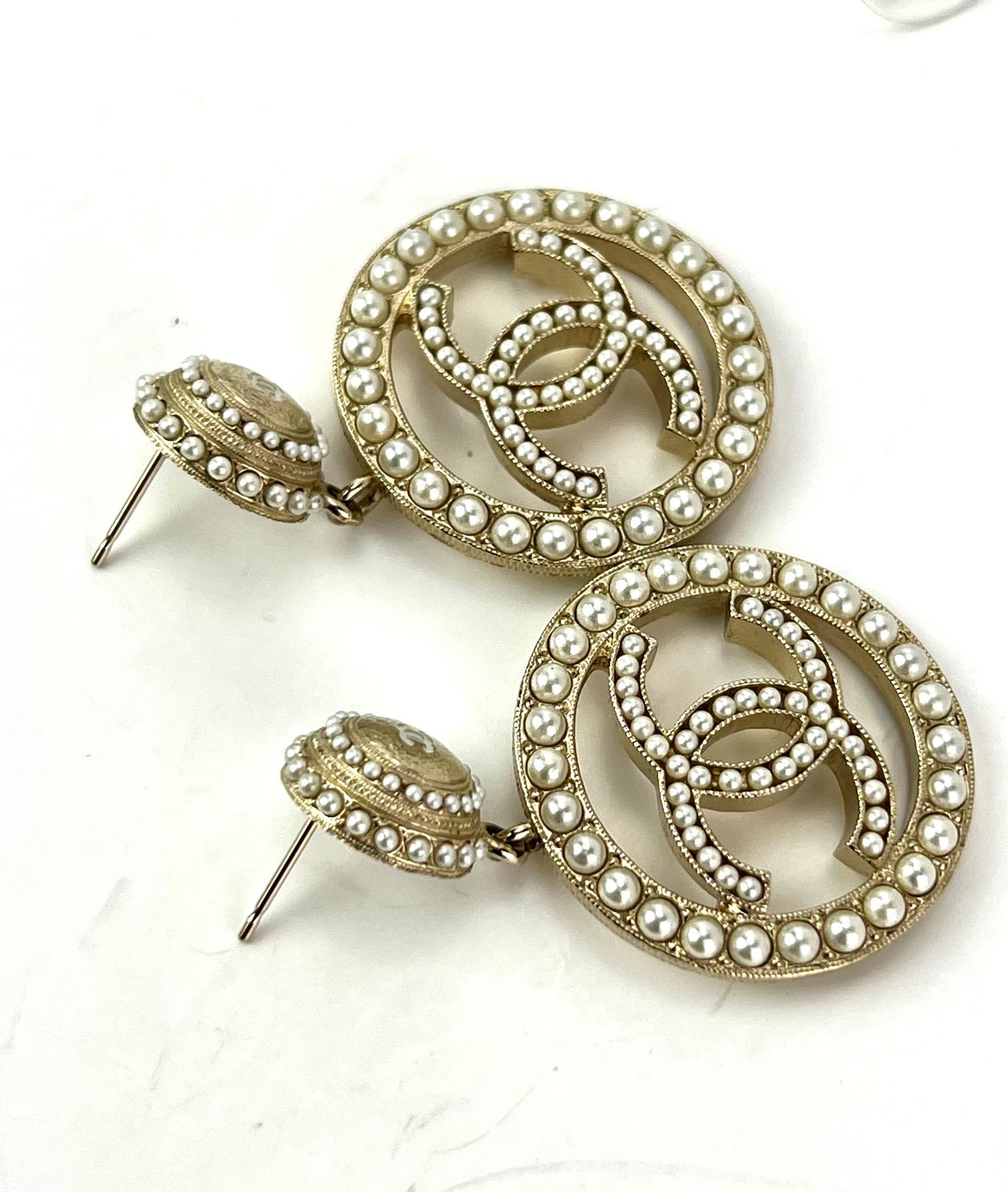 CHANEL Pearl CC Drop Earrings in Gold  10