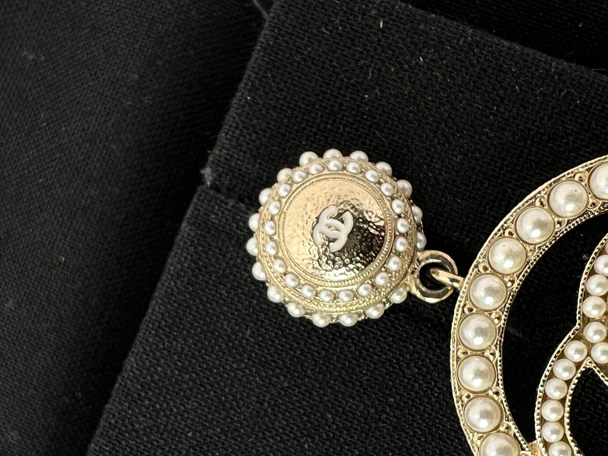 chanel pearl cc drop earrings gold