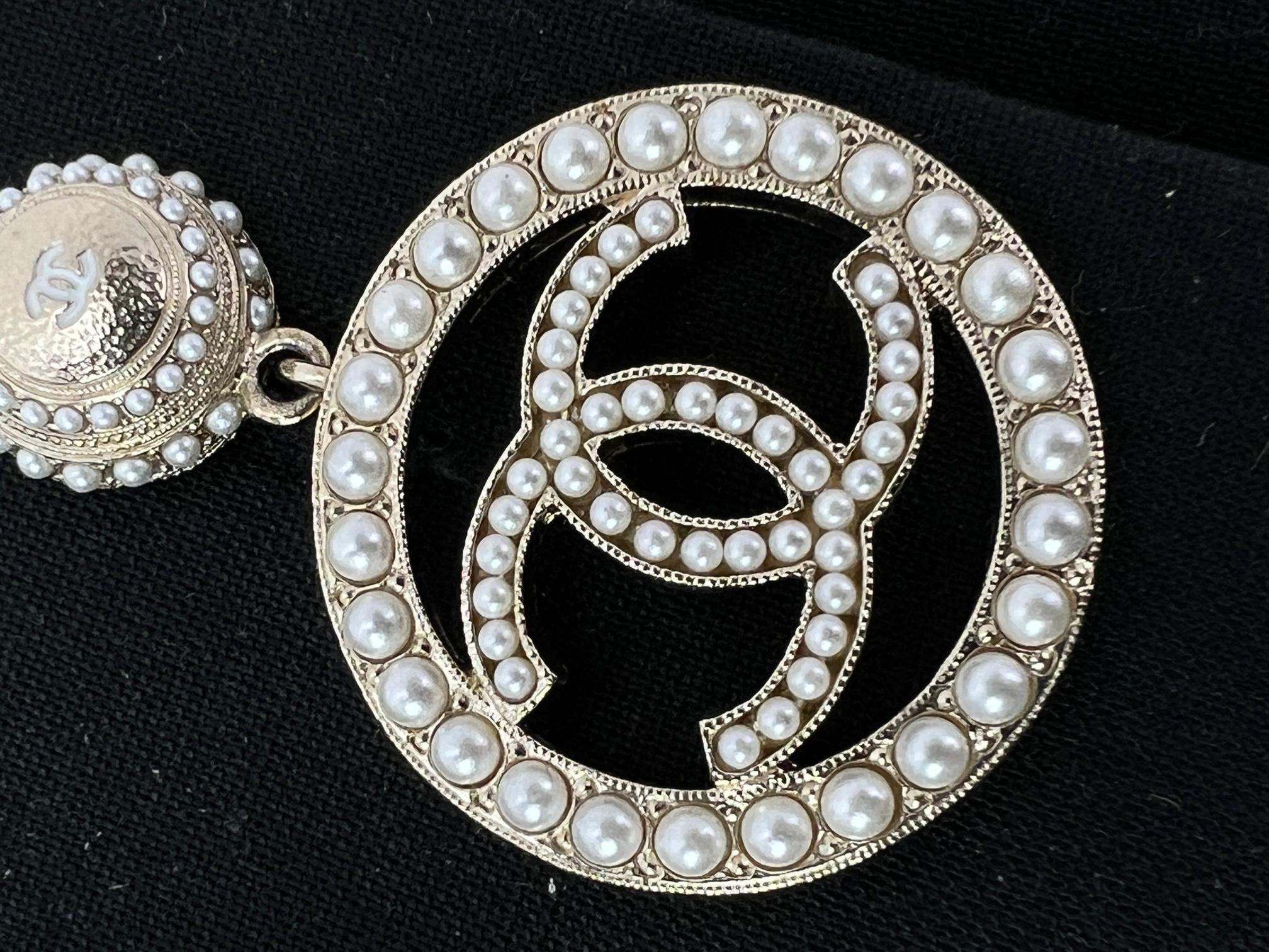CHANEL Pearl CC Drop Earrings in Gold  In Good Condition In Freehold, NJ