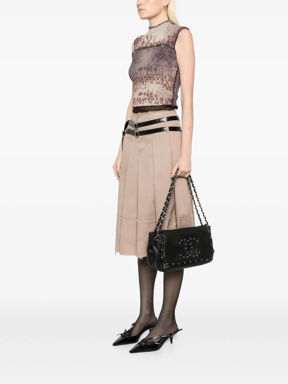 circa 2008
black lambskin
pebbled texture
foldover top with magnetic fastening
signature interlocking CC logo
black pearl
two leather and chain-link shoulder straps
main compartment
internal zip-fastening pocket
internal logo patch
full lining

Made