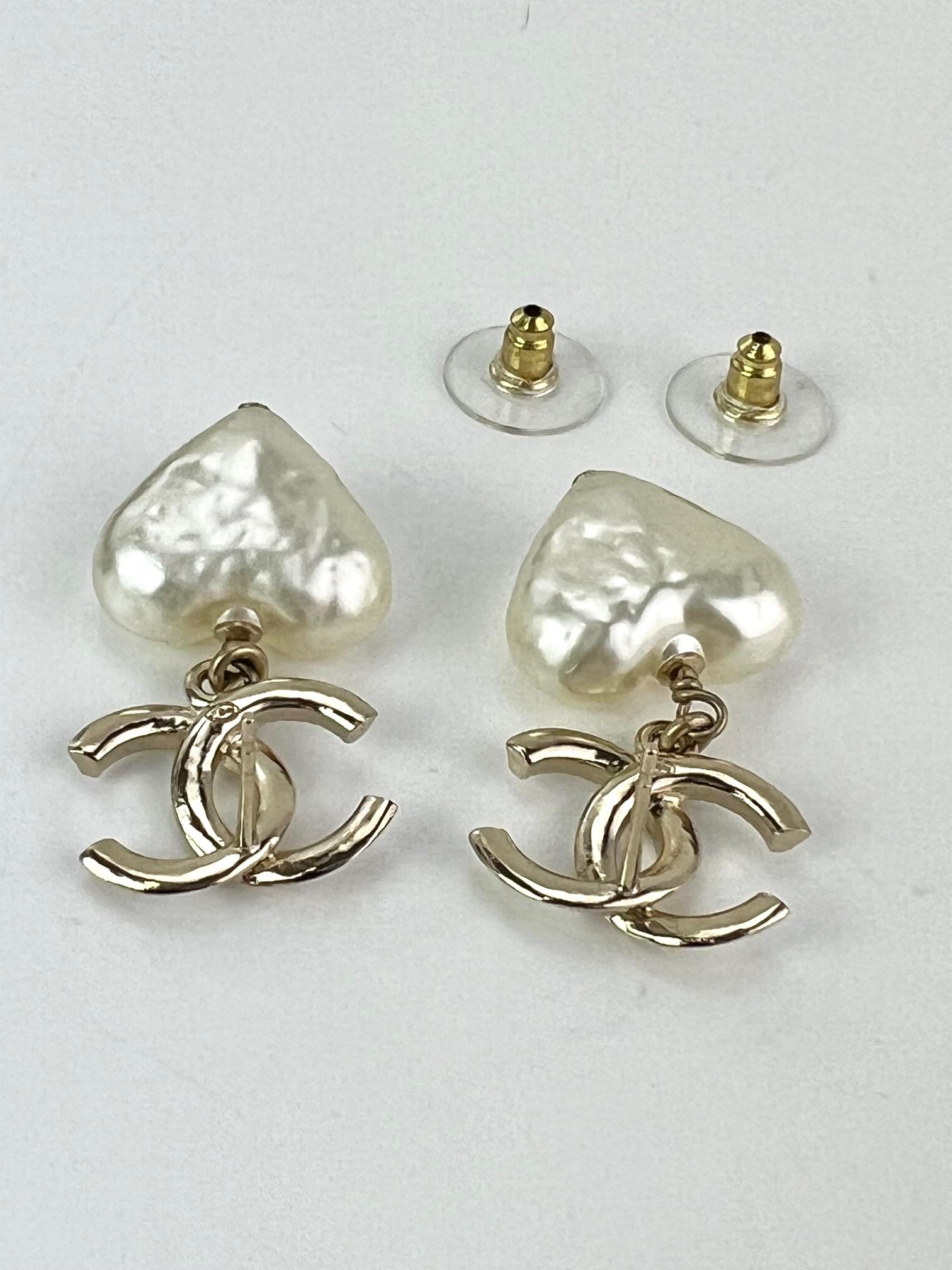 CHANEL Pearl CC Heart Drop Earrings in Gold 3