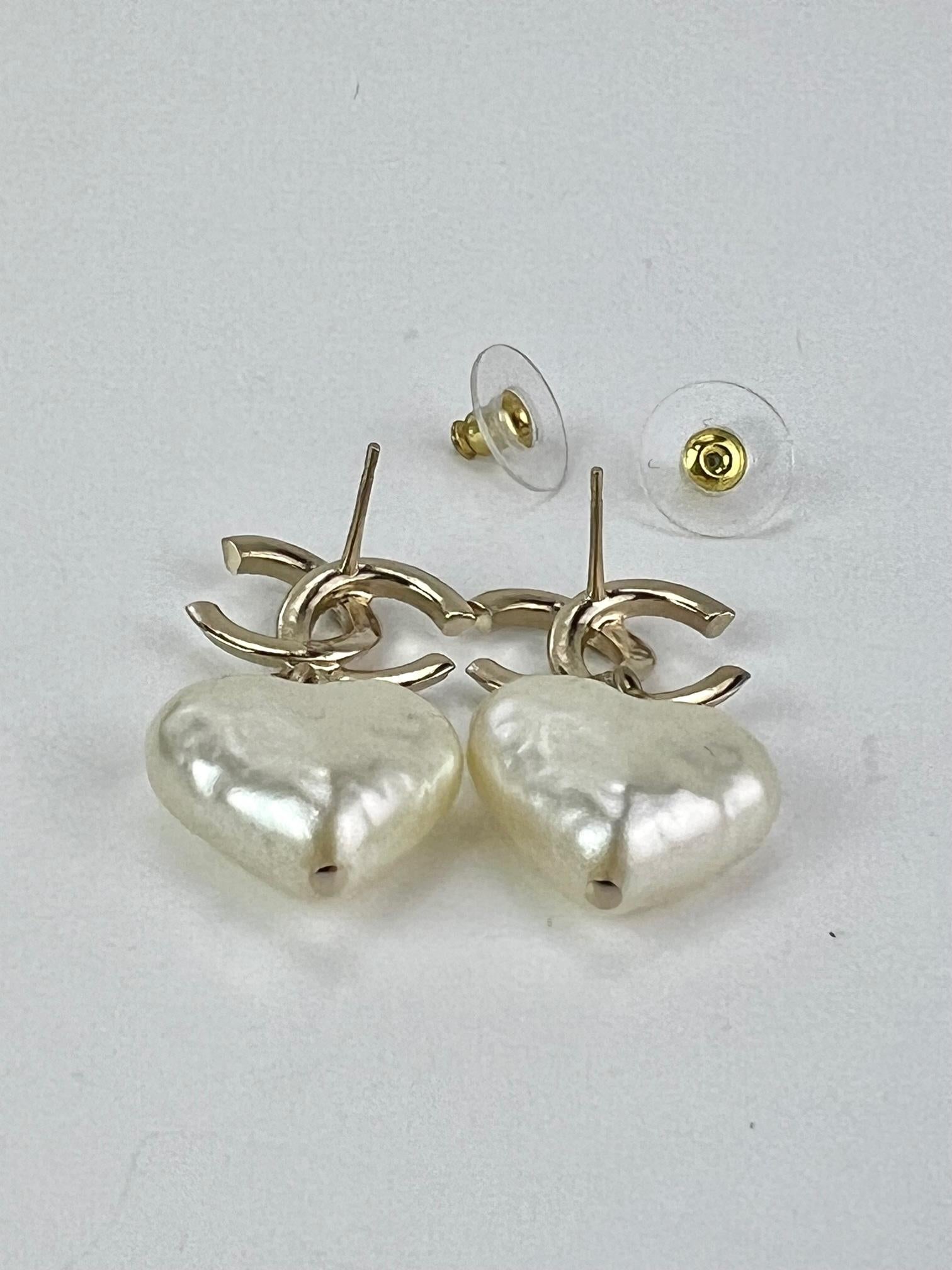 CHANEL Pearl CC Heart Drop Earrings in Gold 4