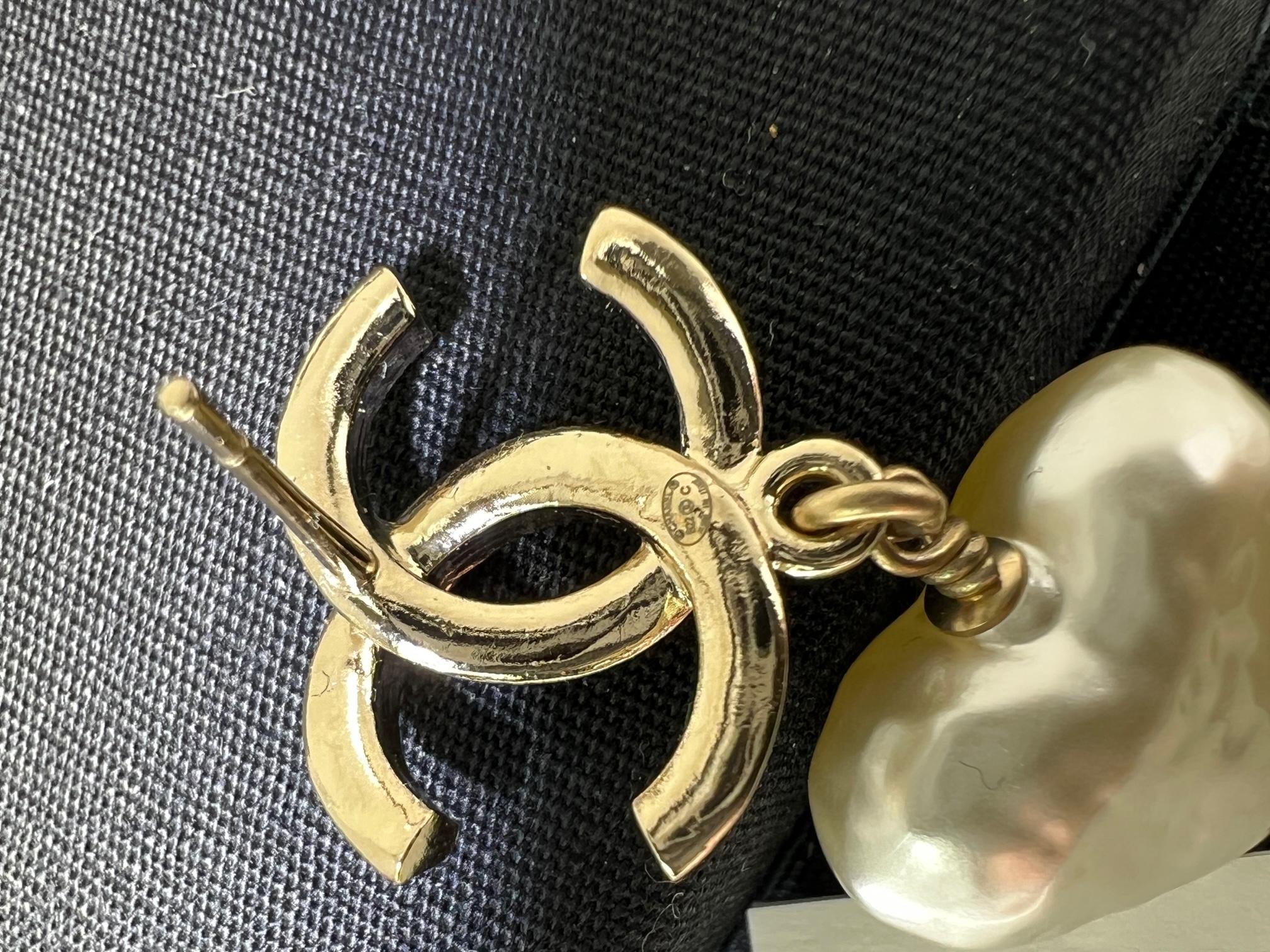 CHANEL Pearl CC Heart Drop Earrings in Gold 5