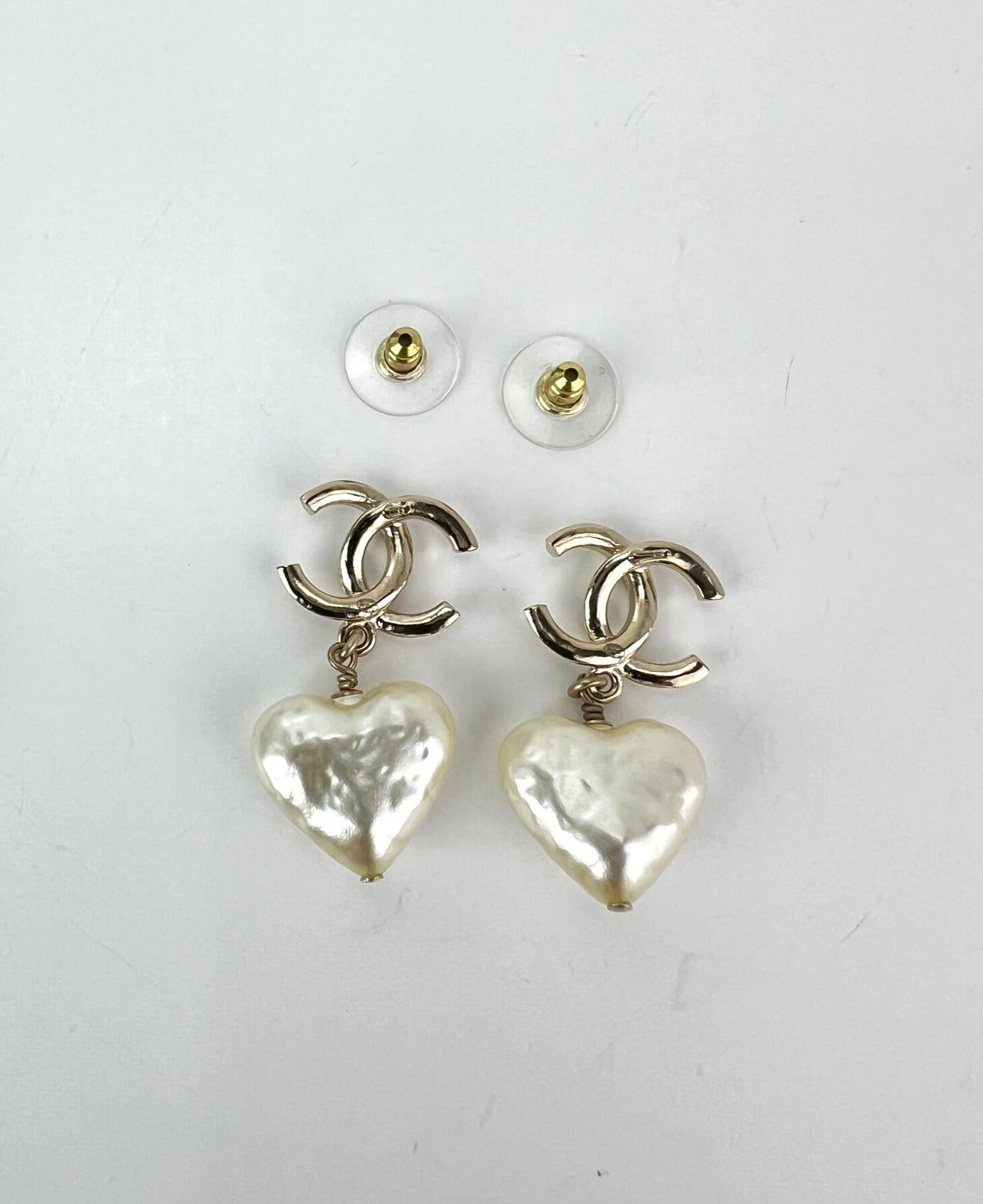 Art Deco CHANEL Pearl CC Heart Drop Earrings in Gold