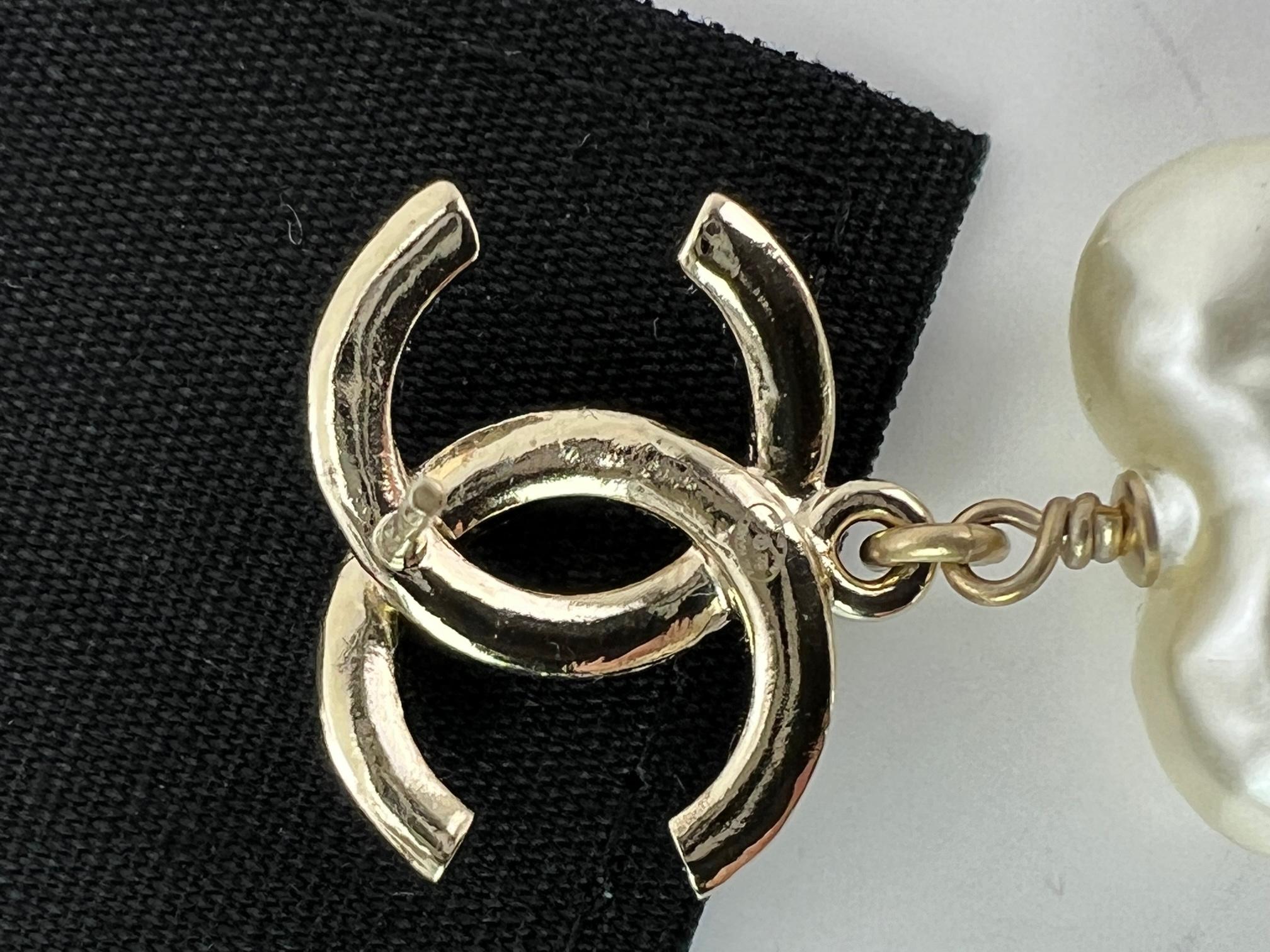 Women's CHANEL Pearl CC Heart Drop Earrings in Gold