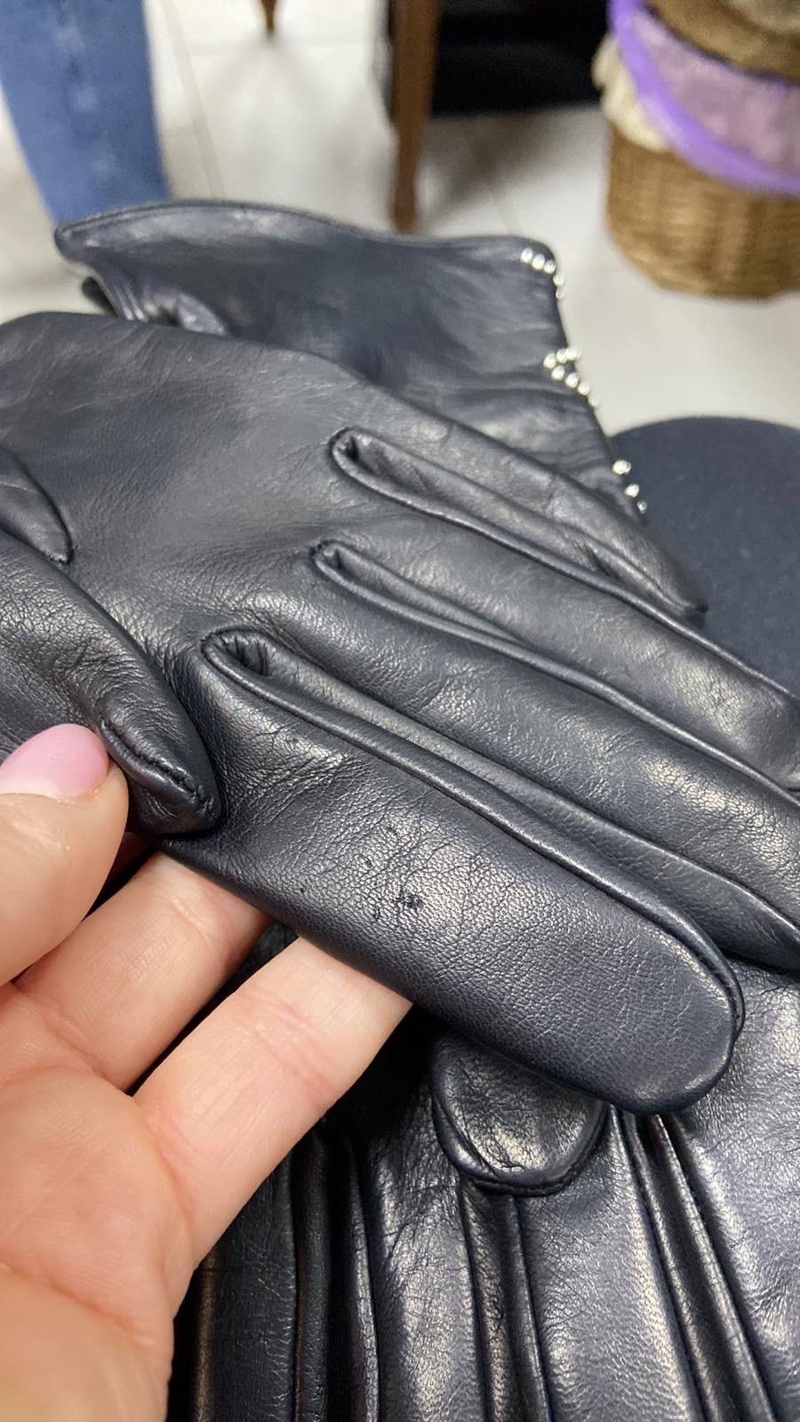 CHANEL Pearl CC Logo Black Leather Gloves 2