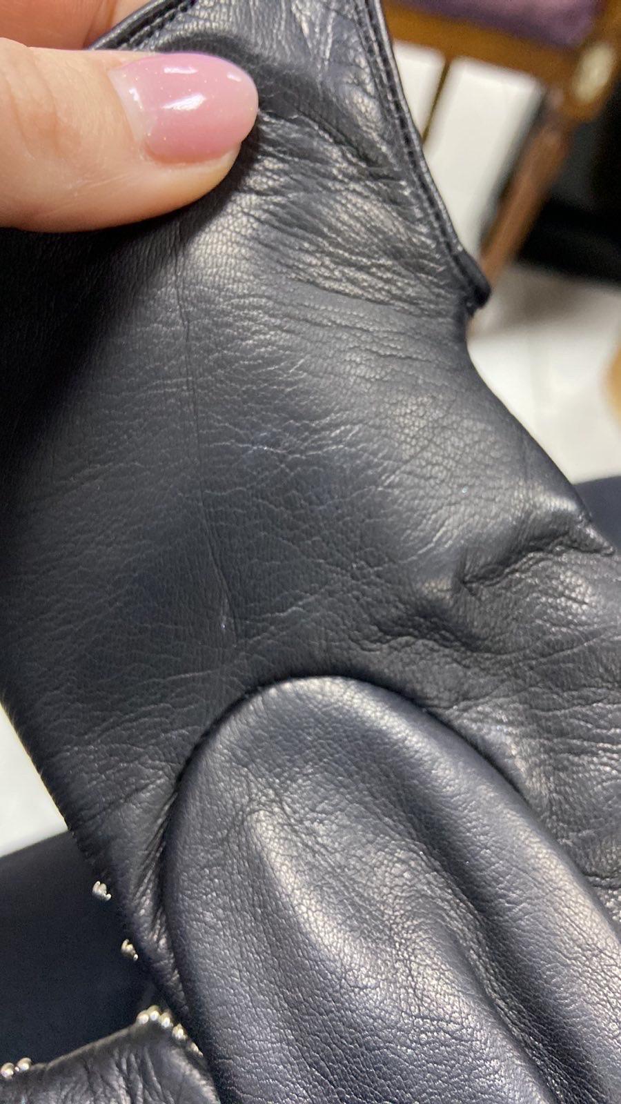 CHANEL Pearl CC Logo Black Leather Gloves 3