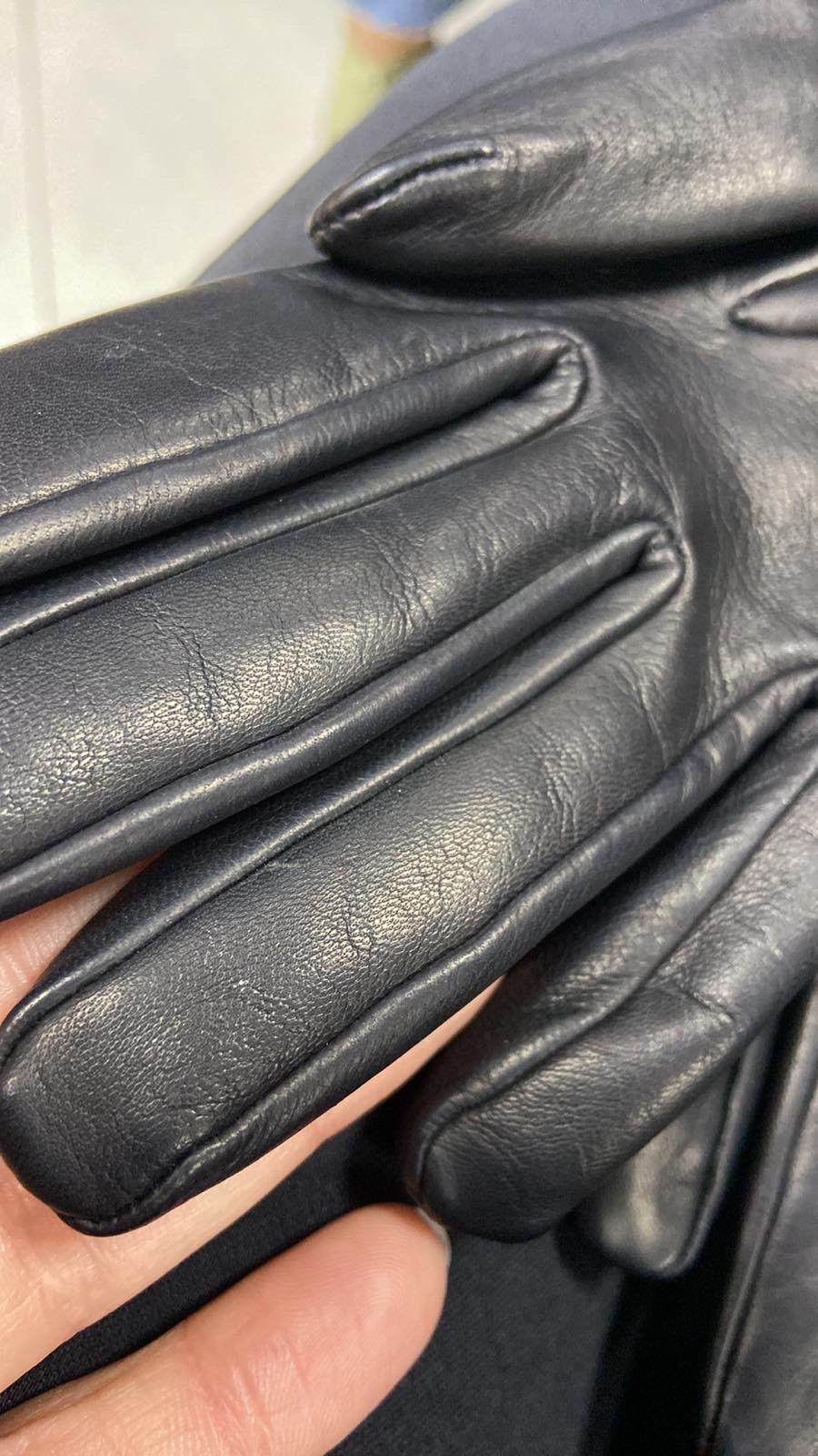 CHANEL Pearl CC Logo Black Leather Gloves 4