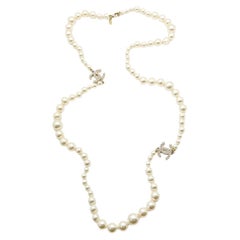 Chanel Collier en perles avec logo CC 2009
