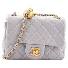 Sac à rabat carré Chanel Pearl Crush en cuir d'agneau matelassé Mini