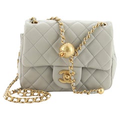 Sac à rabat carré Chanel Pearl Crush en cuir d'agneau matelassé Mini