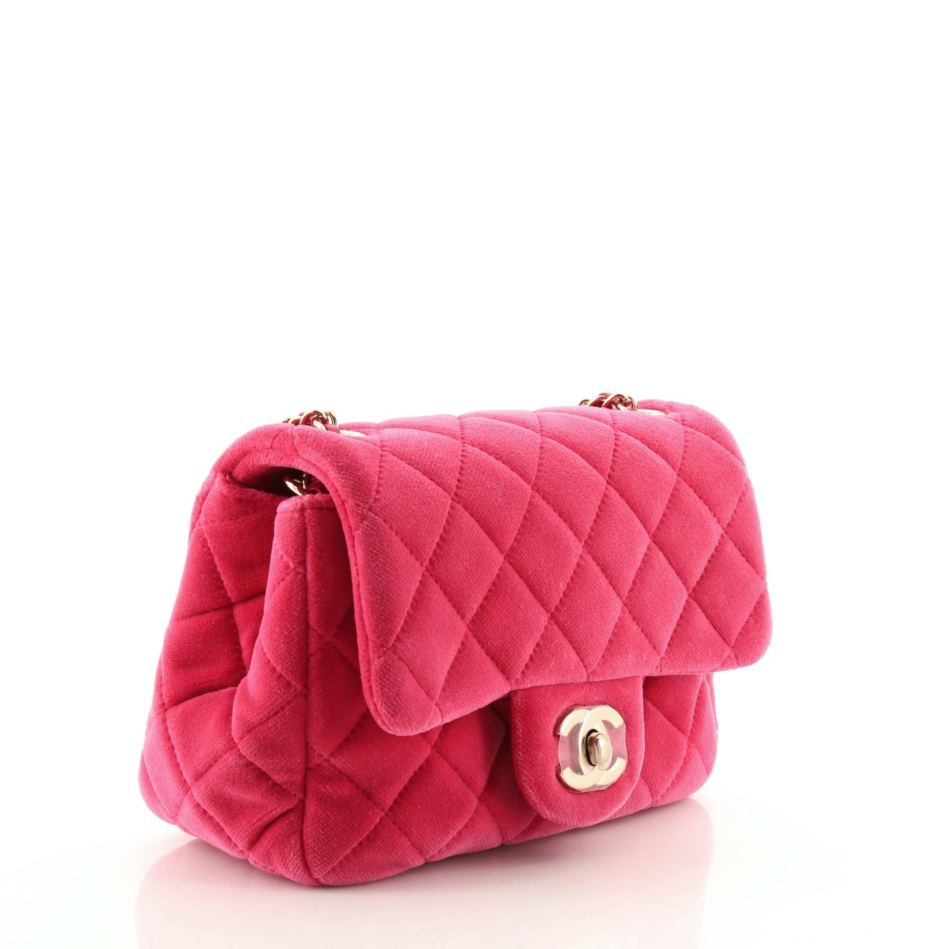 Chanel Perlen Crush Quadratische Klappe Tasche aus gestepptem Samt mit Kristalldetail Mini (Rot)