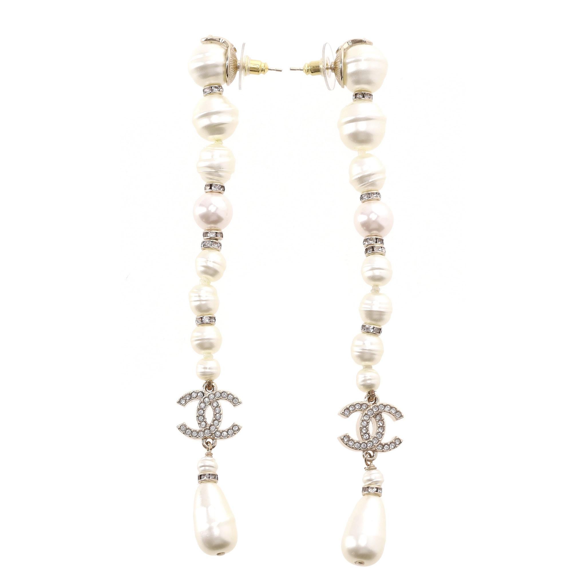 Chanel Pearl & Crystal 'CC' Logo Drop Earrings In Good Condition For Sale In London, GB