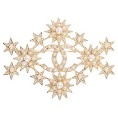 Chanel Pearl & Crystal ‘CC’ Logo Star Brooch