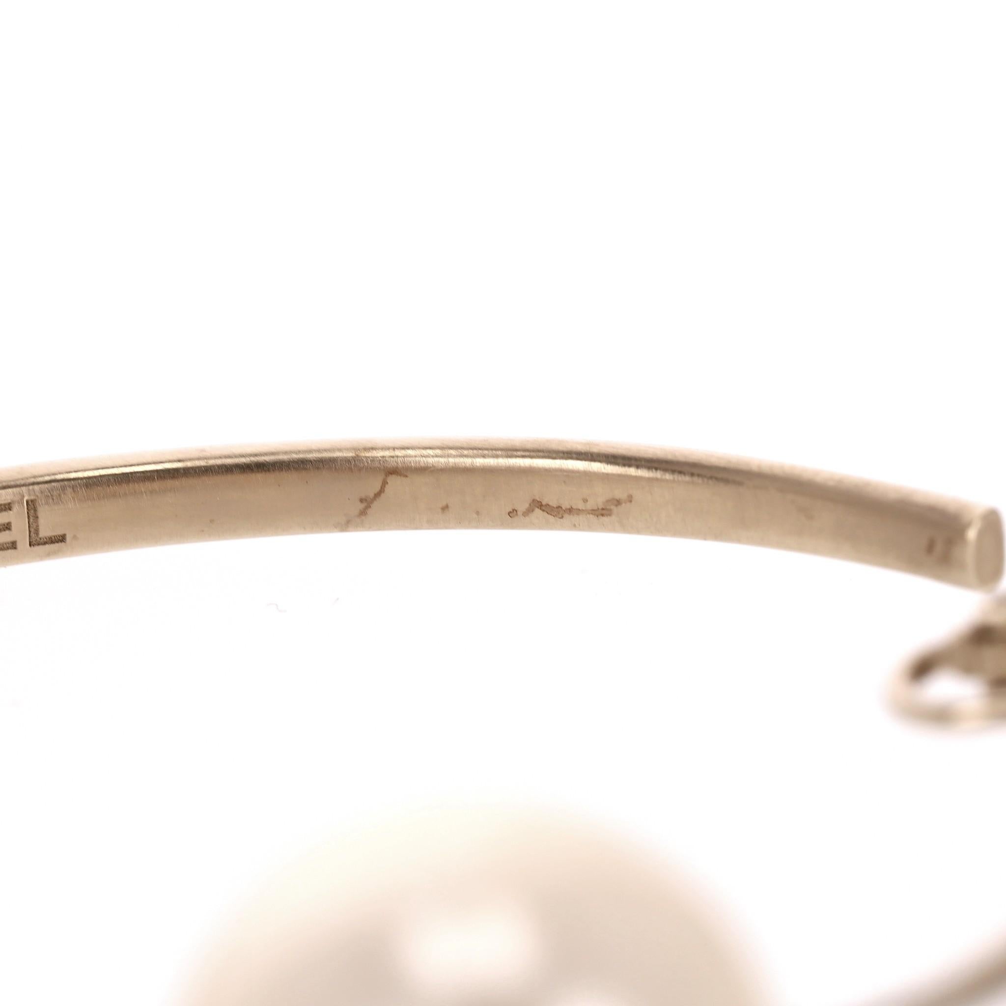 Chanel Perlendetail überdimensionale Creolen im Angebot 4