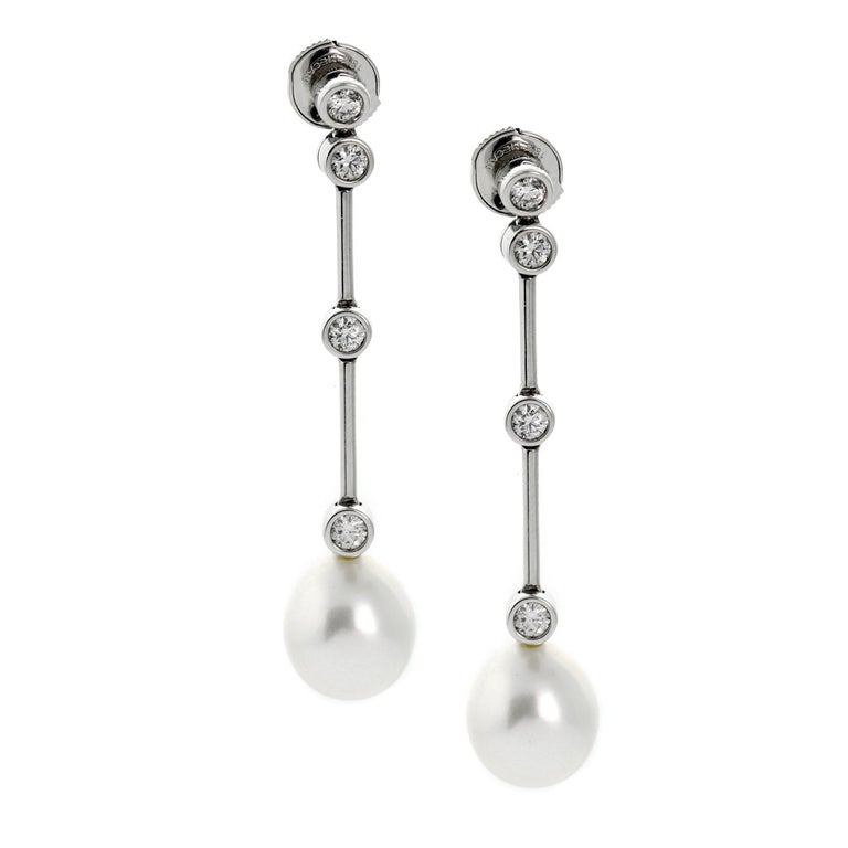 Orecchini Chanel con perle e diamanti in oro bianco in vendita su 1stDibs