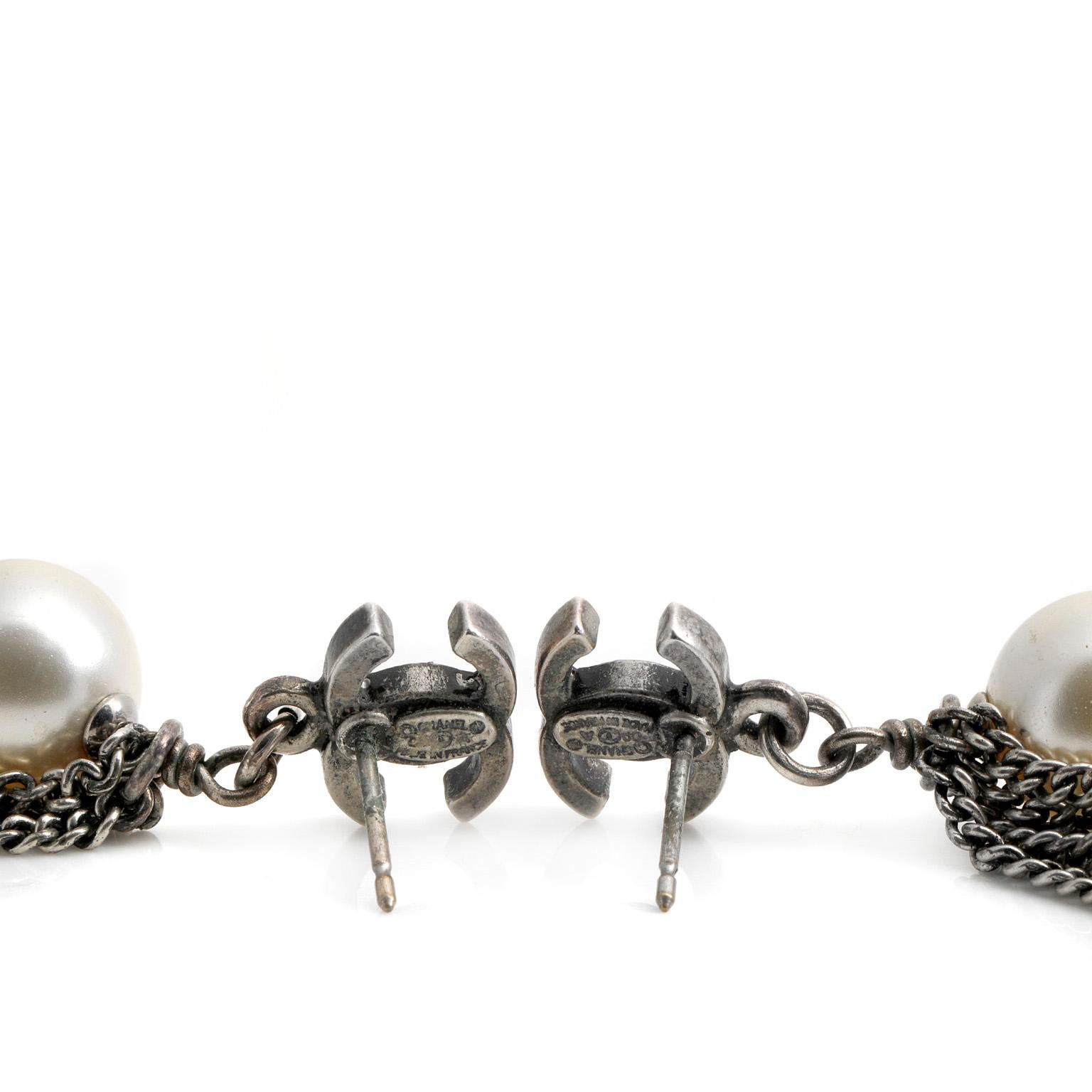 Chanel Perlen Dripping Chains CC-Ohrringe Damen im Angebot