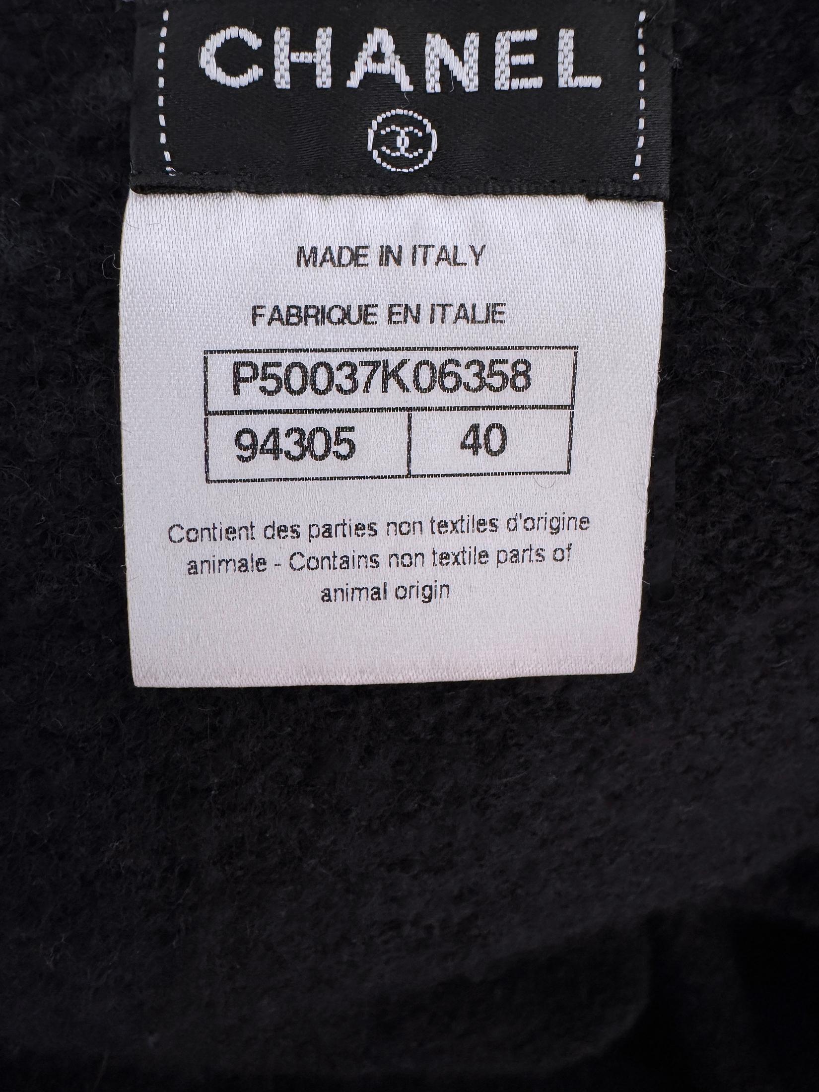 Chanel - Veste en cachemire baroque ornée de perles 40 FR en vente 11
