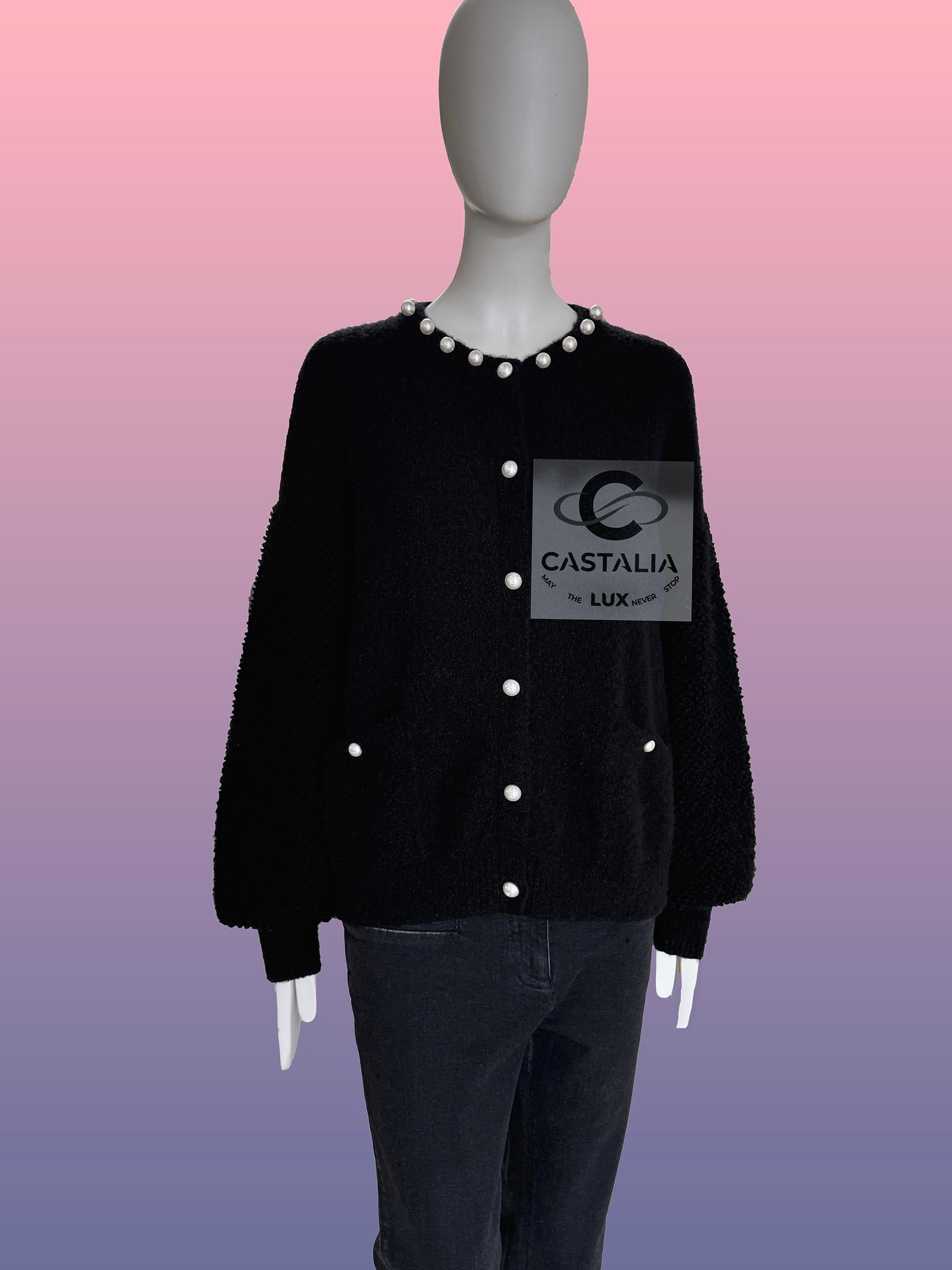 Noir Chanel - Veste en cachemire baroque ornée de perles 40 FR en vente