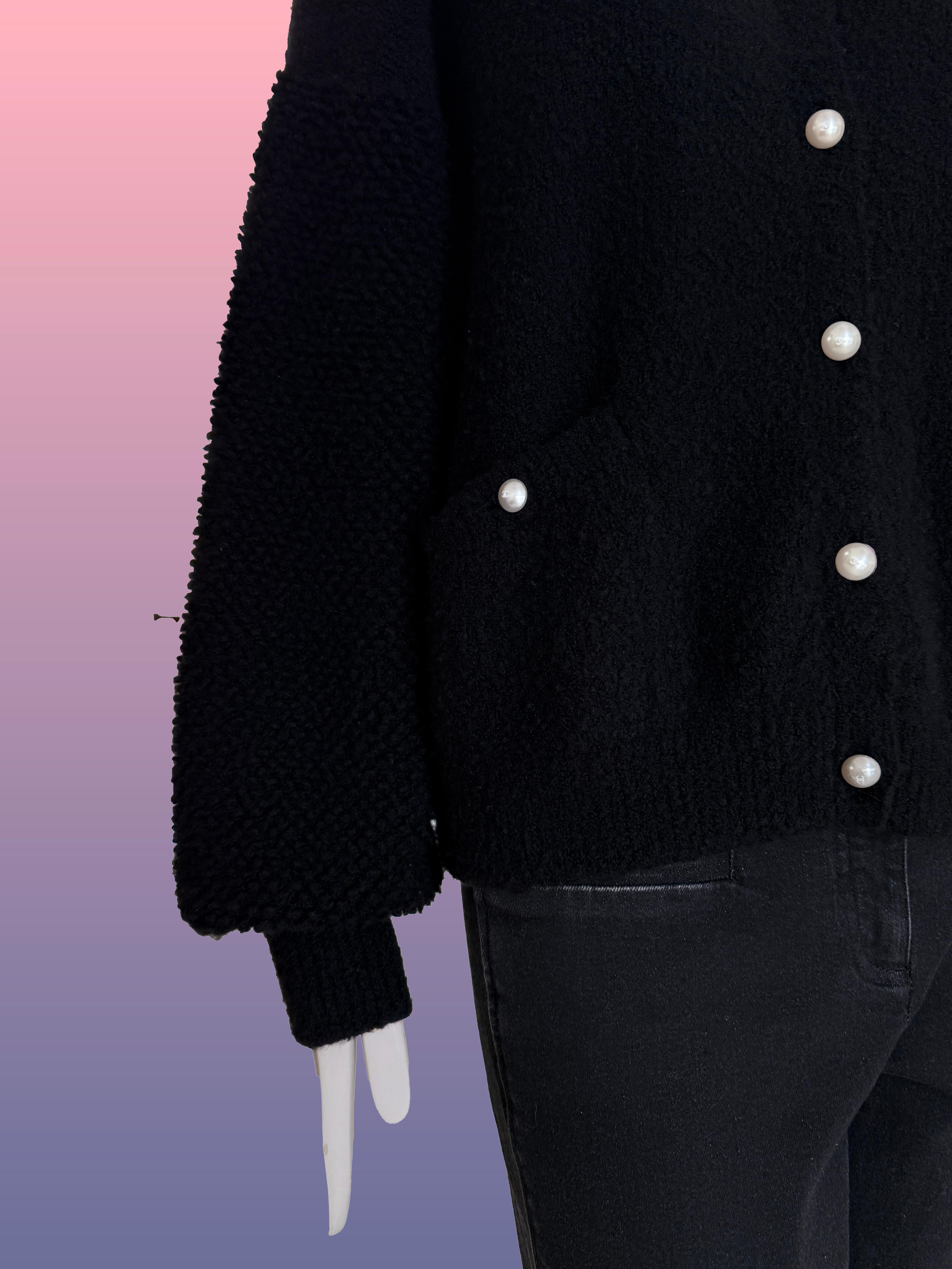 Chanel - Veste en cachemire baroque ornée de perles 40 FR en vente 1