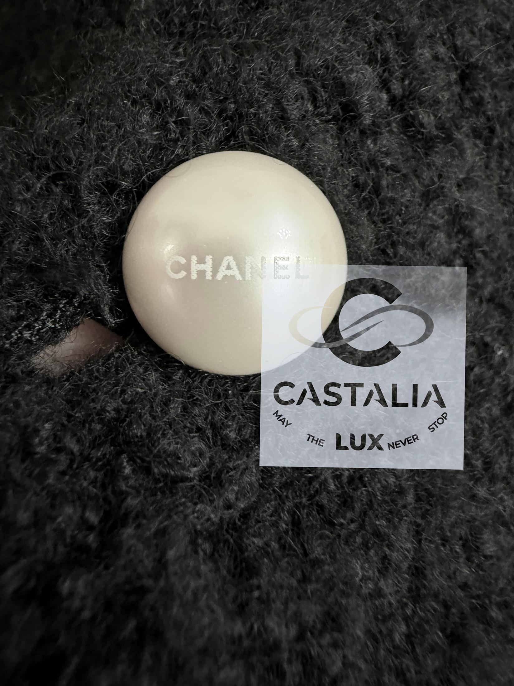 Chanel - Veste en cachemire baroque ornée de perles 40 FR en vente 4