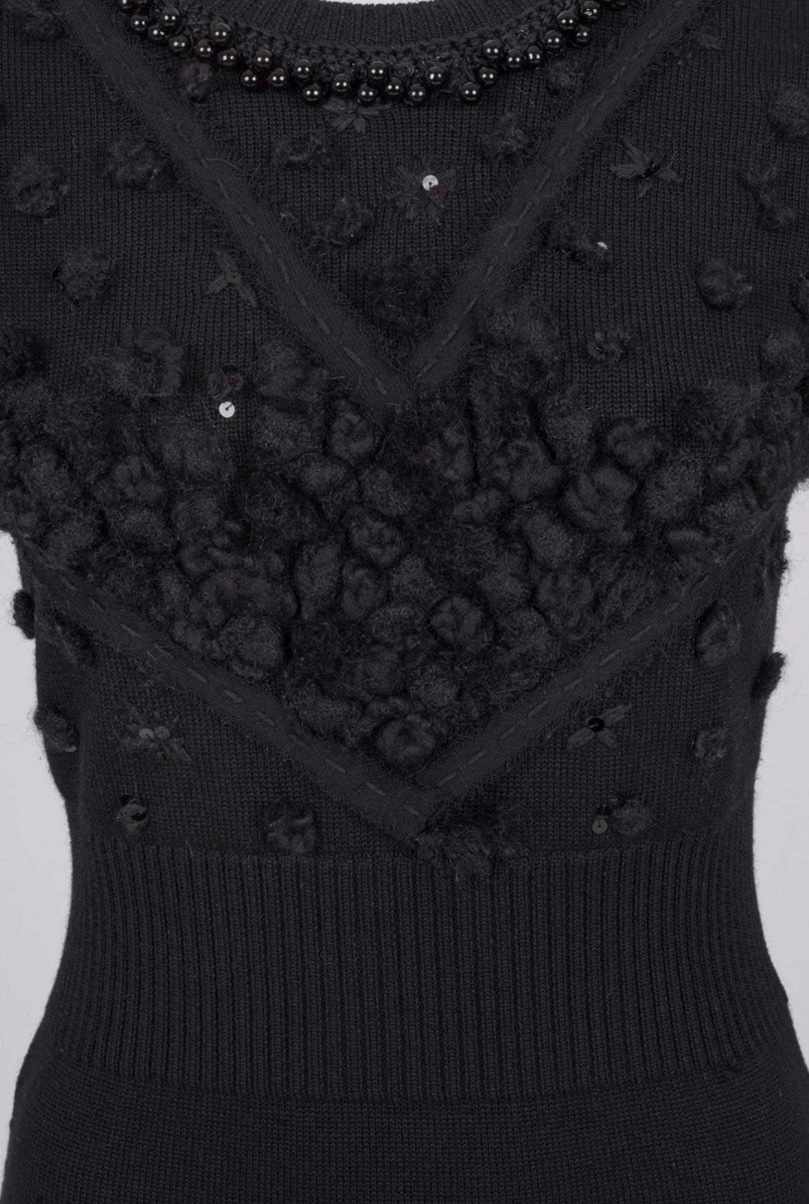 Chanel Pearl Embellished Black Dress with Couture Appliques In Excellent Condition For Sale In Dubai, AE