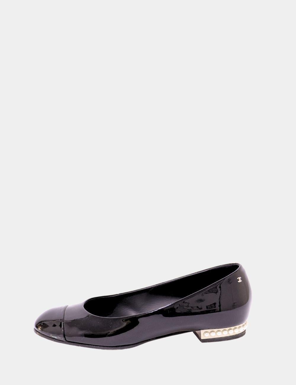 Chanel Pearl Embellished CC Heel Ballet Flats Size EU 37.5 In Good Condition For Sale In Amman, JO