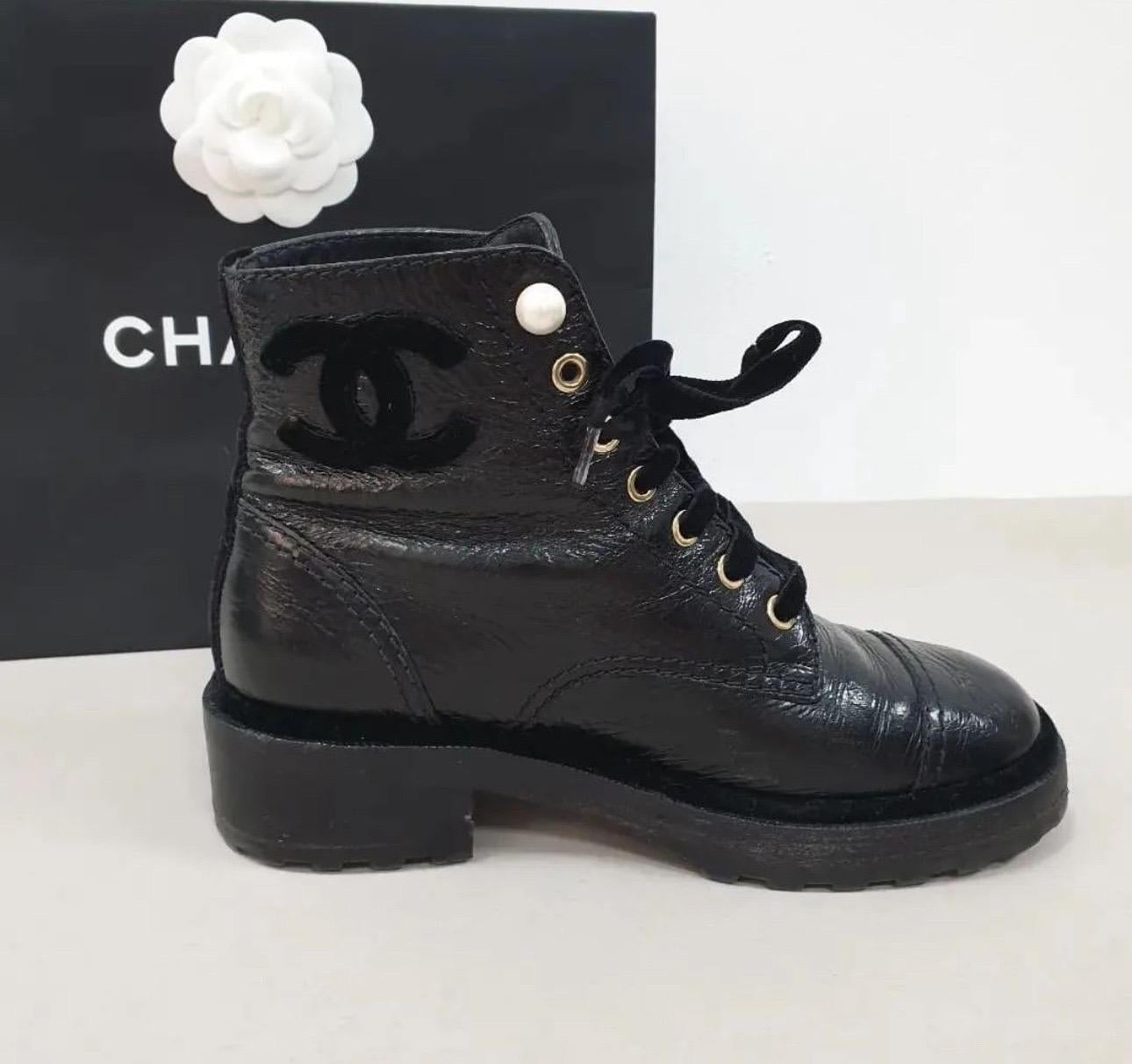 Chanel Pearl Embellished Crackled Calfskin Leather Boots In Good Condition For Sale In Krakow, PL