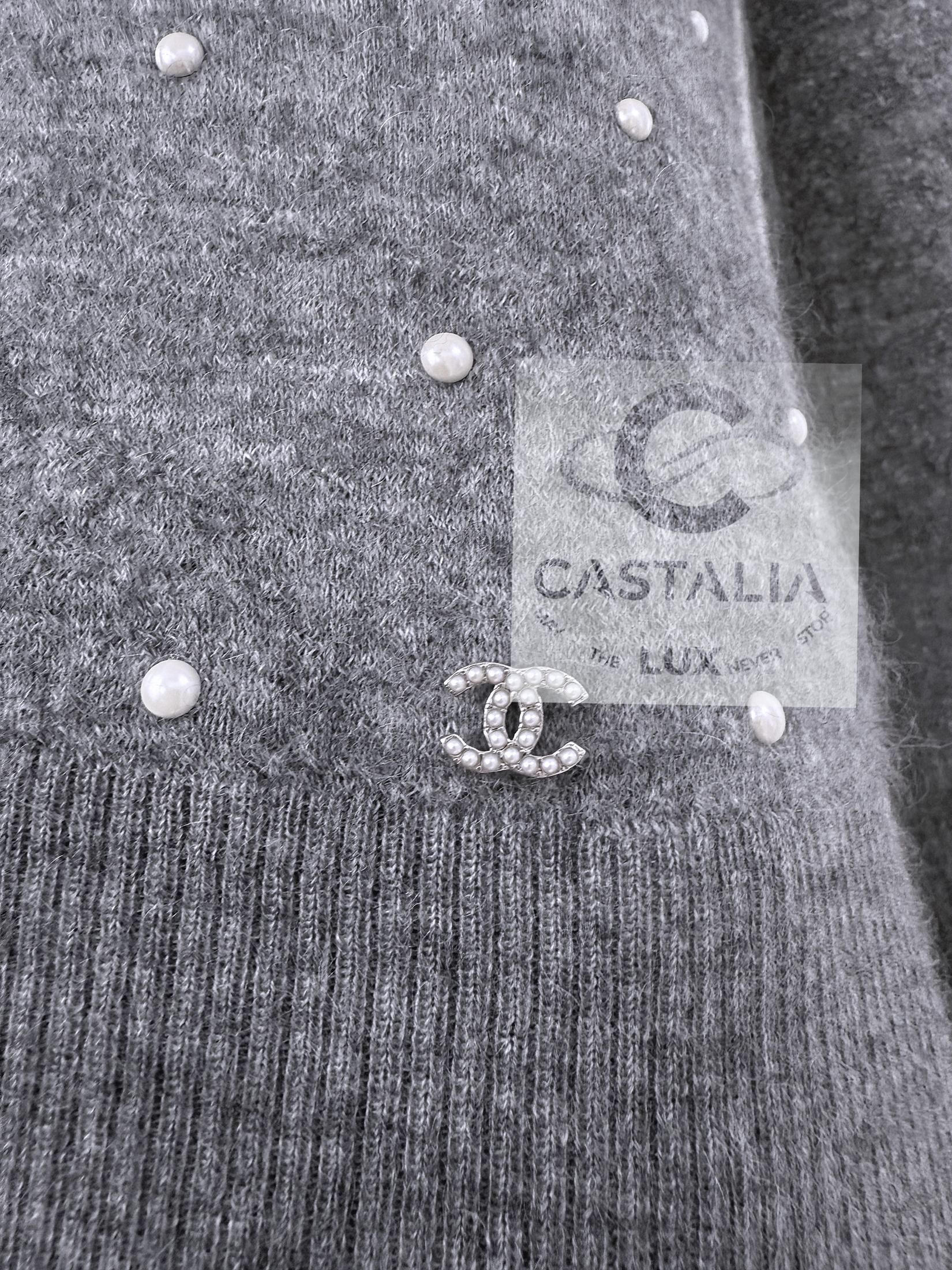 CHANEL Pearl Embellished Grey Jumper 34 FR For Sale 7