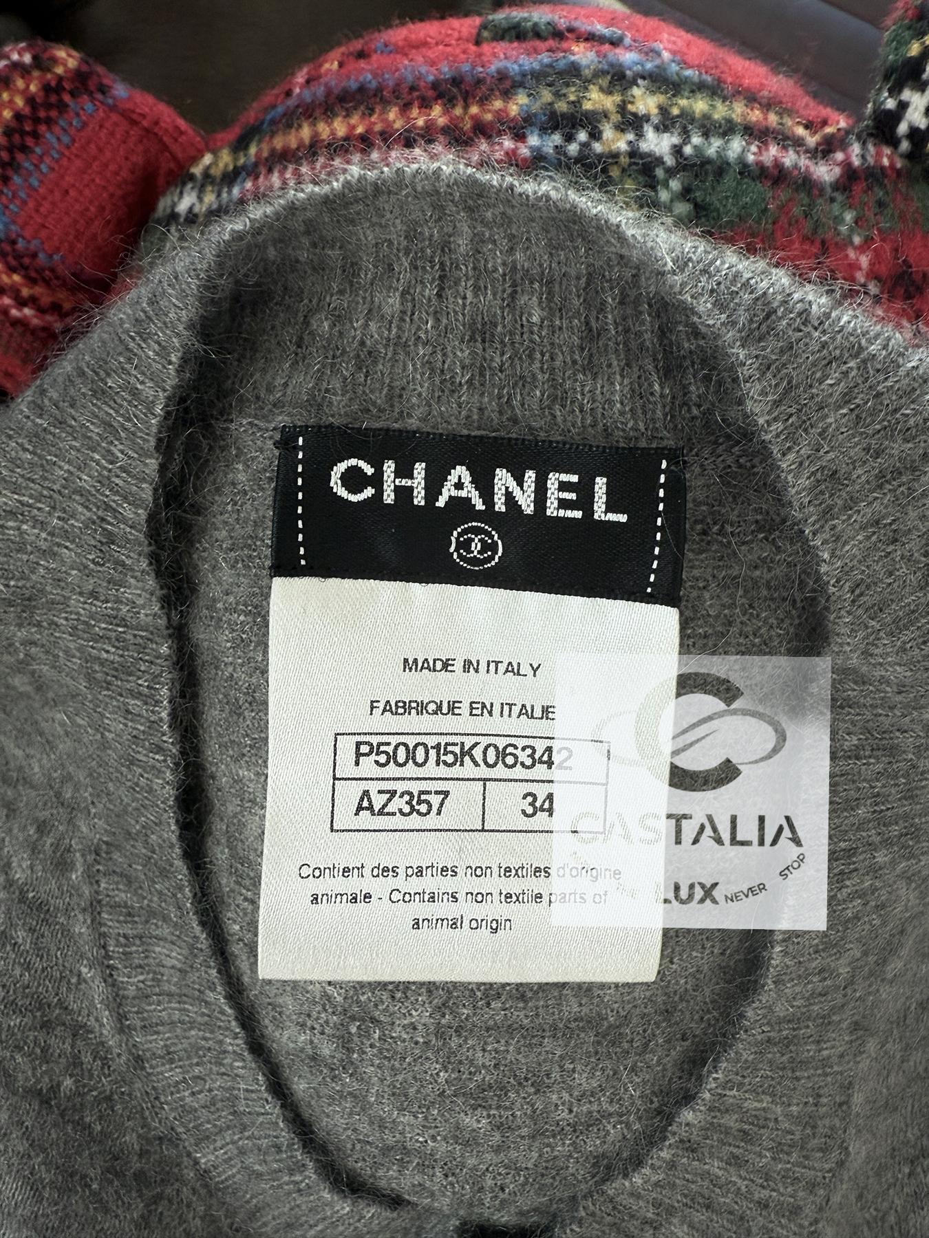 CHANEL Pearl Embellished Grey Jumper 34 FR For Sale 10