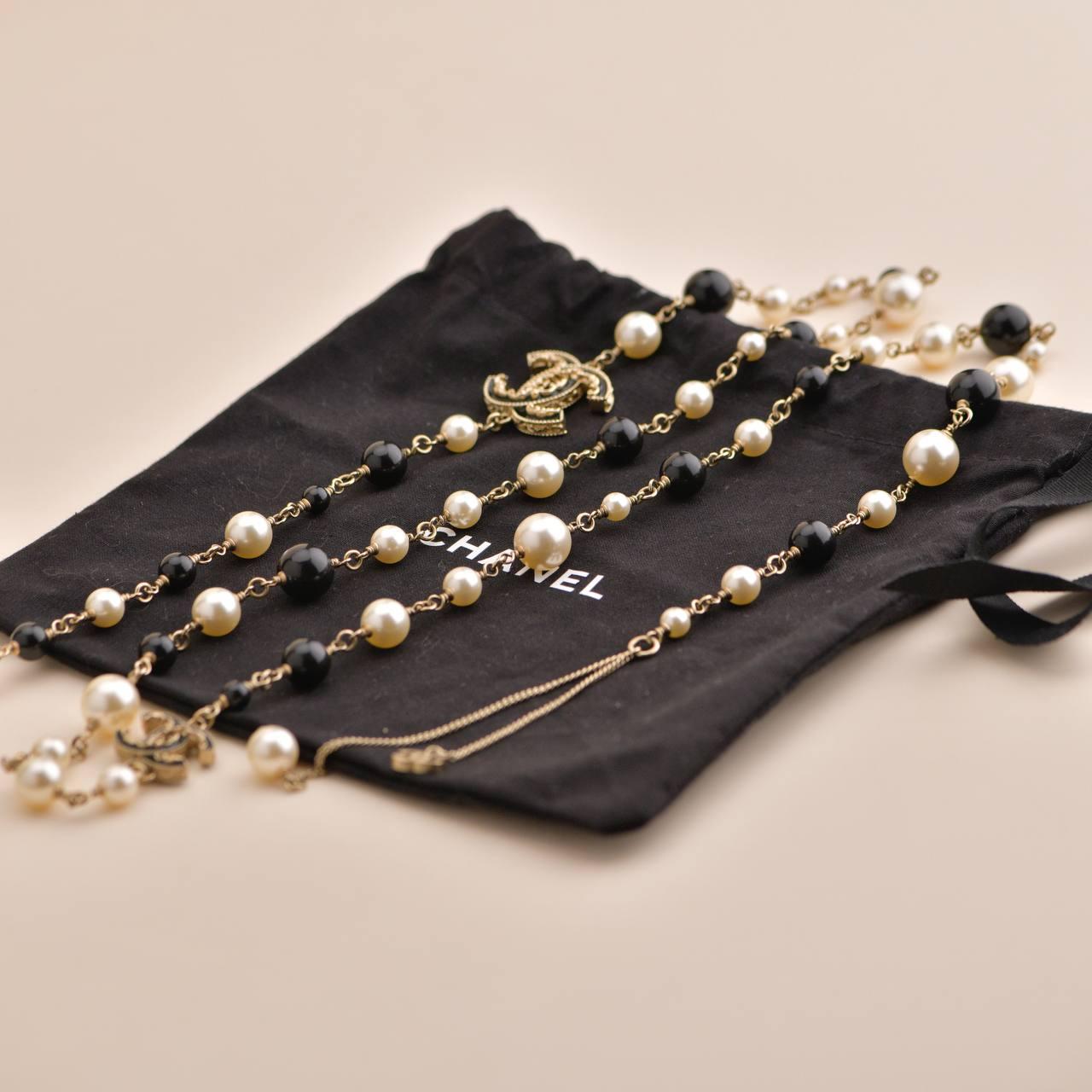 Chanel Pearl Enamel CC Long Necklace Black Gold In Excellent Condition In Banbury, GB