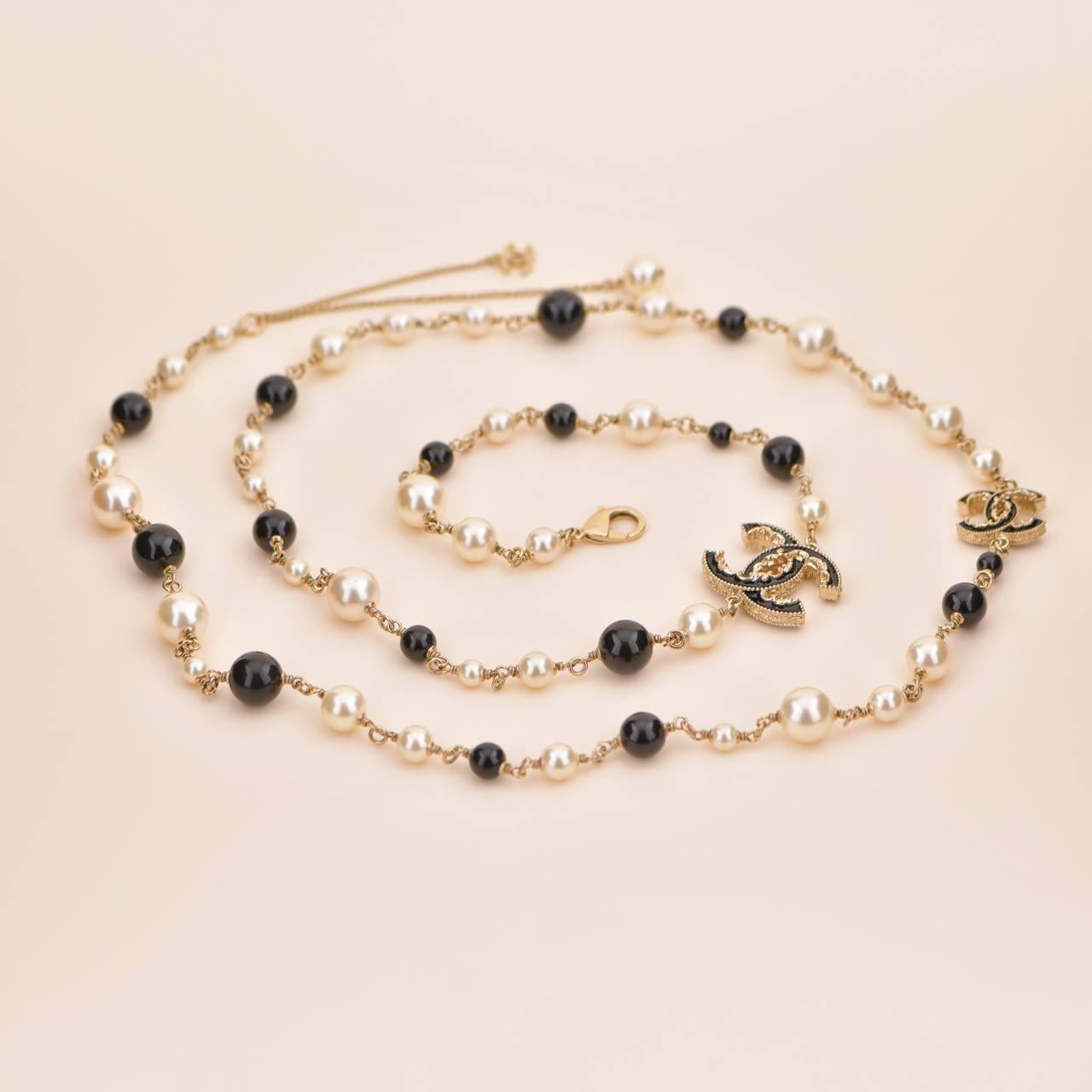 Women's or Men's Chanel Pearl Enamel CC Long Necklace Black Gold