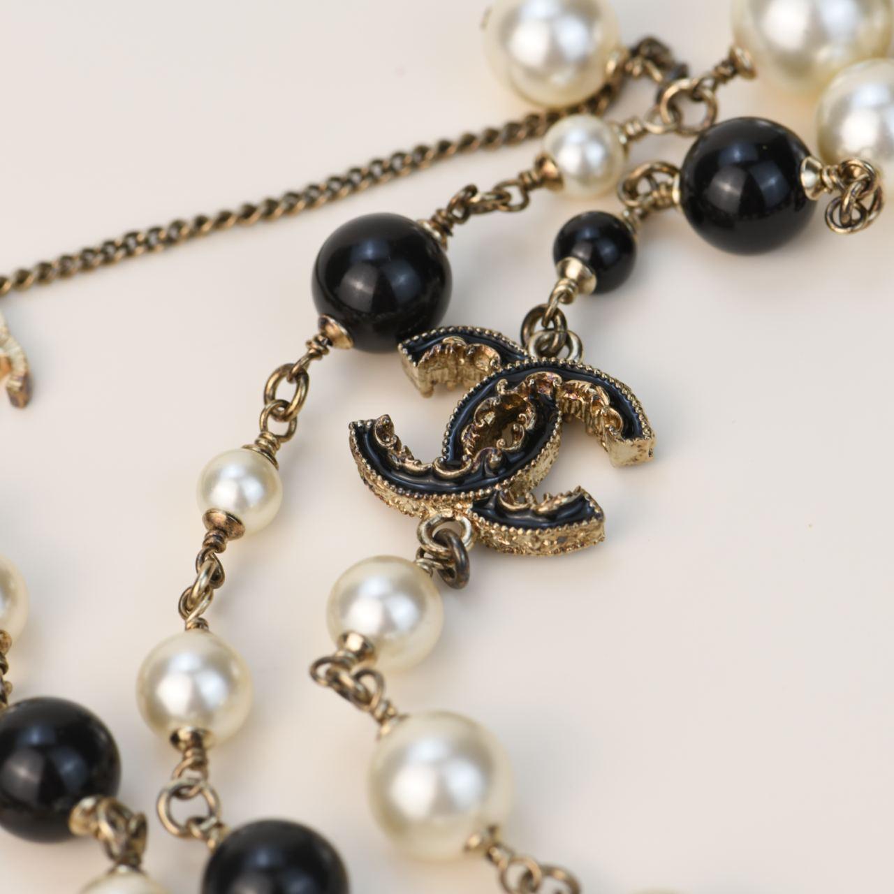 Chanel Pearl Enamel CC Long Necklace Black Gold 1