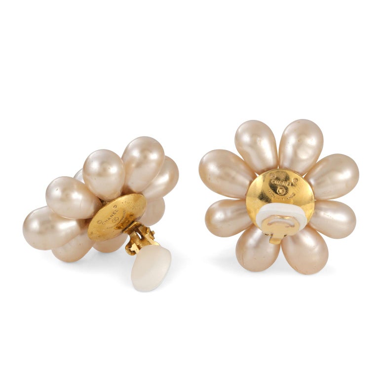 Chanel Pearl Flower Earrings For Sale 1