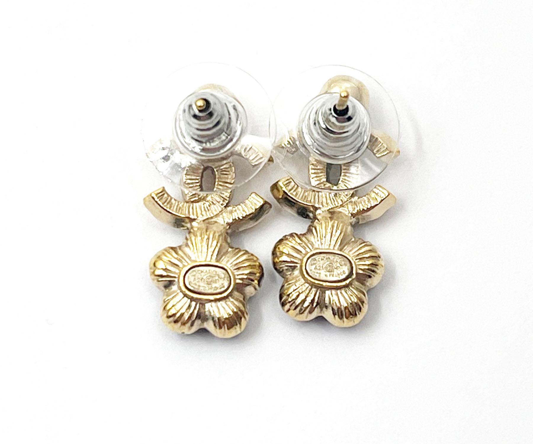 Women's Chanel Pearl Gold CC Black Flower Small Piercing Earrings  