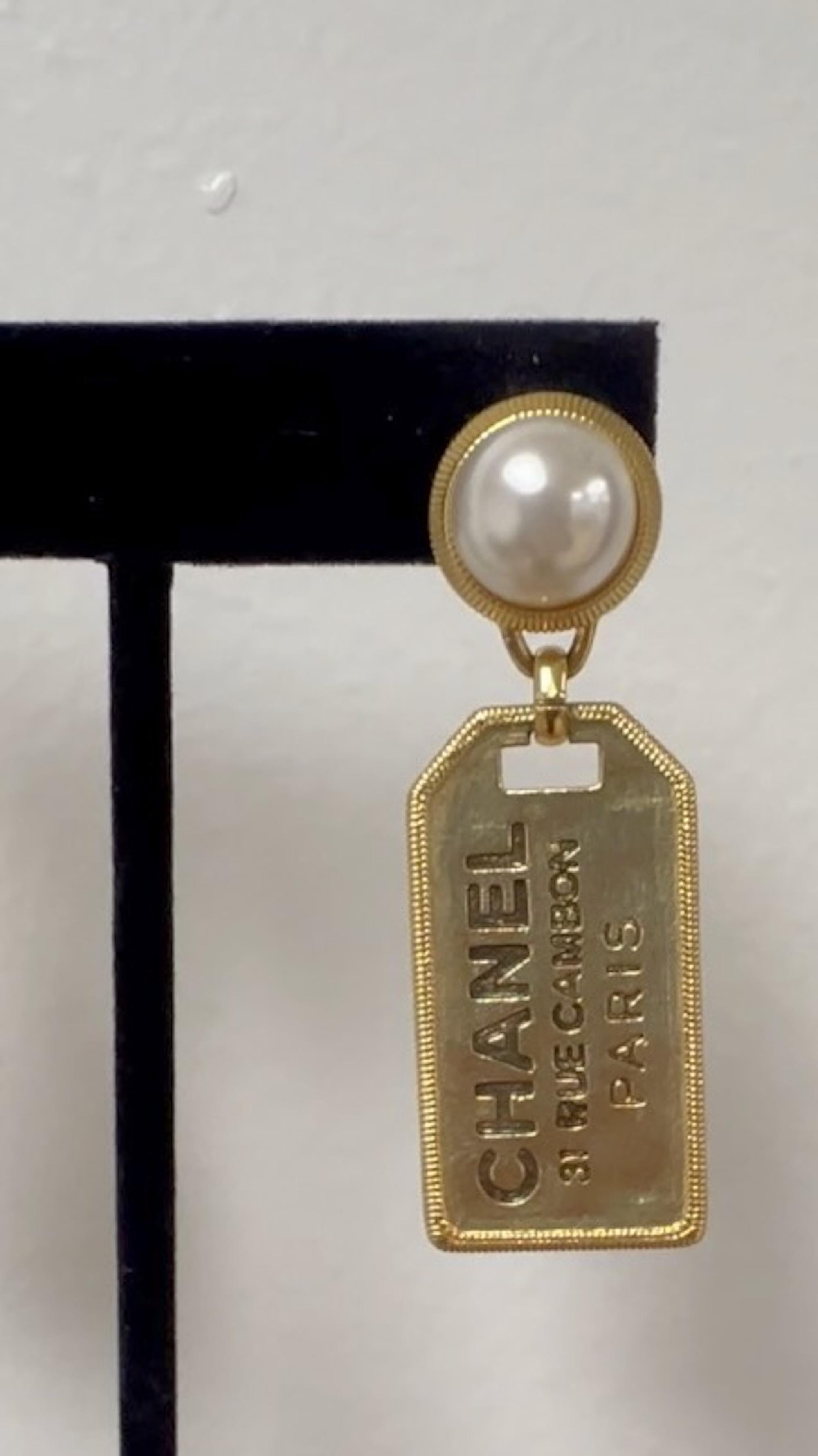 Chanel Pearl Gold Signature Tag Drop Earrings Mini For Sale 1