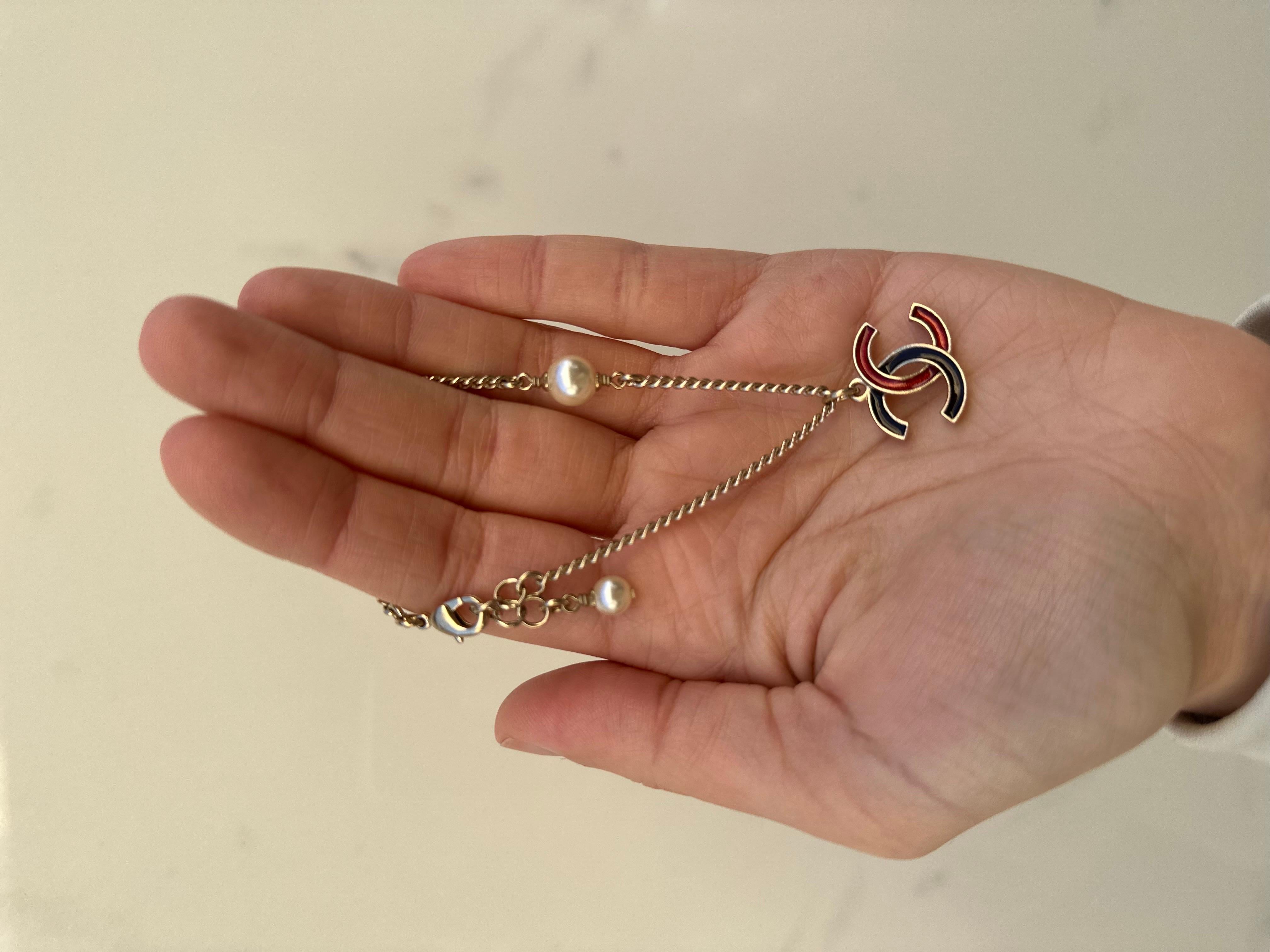 Bracelet à logo en perles de Chanel  Pour femmes en vente