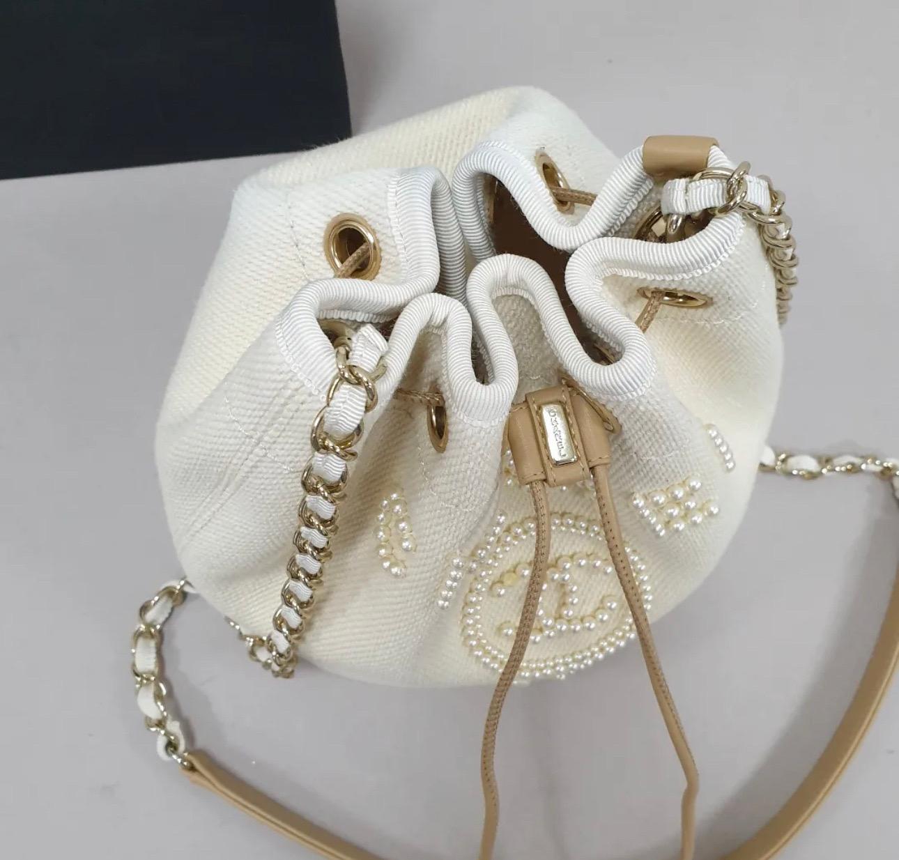 Chanel Pearl Logo Deauville Bag In Good Condition In Krakow, PL