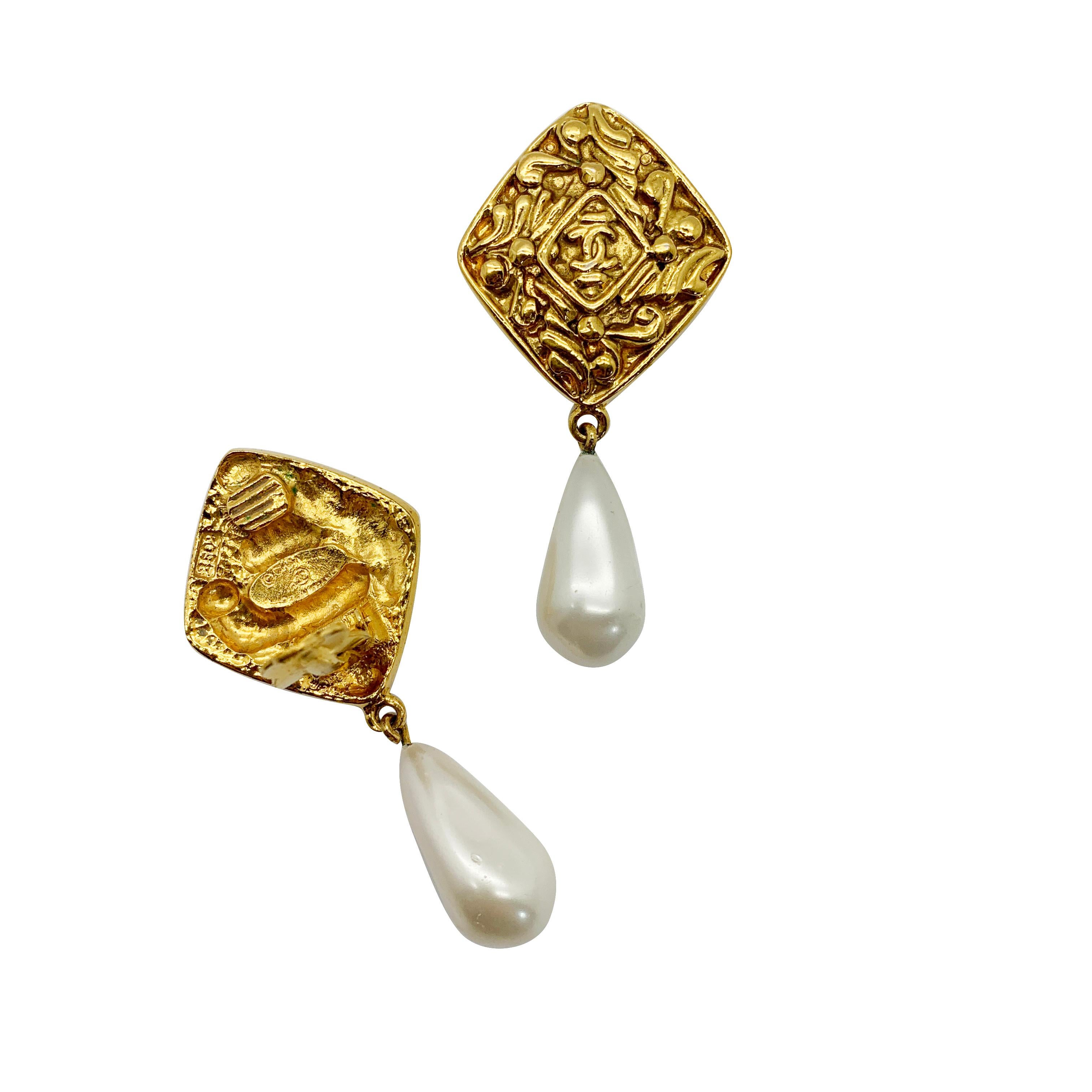 chanel pearl lozenge CC drop earrings 1980s In Good Condition For Sale In Wilmslow, GB