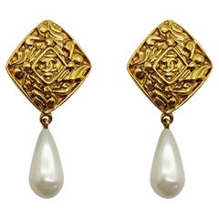 Retro chanel pearl lozenge CC drop earrings 1980s