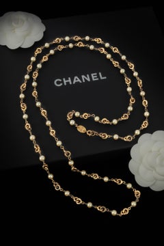 Chanel pearl necklace 1960s