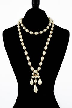 Chanel pearl necklace 1980s