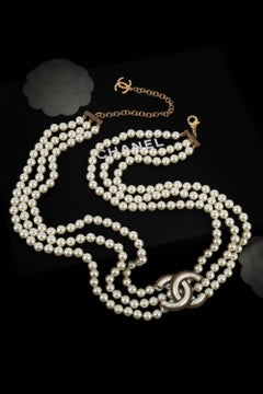 Chanel pearl necklace Fall 2024