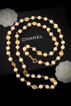Chanel pearl necklace